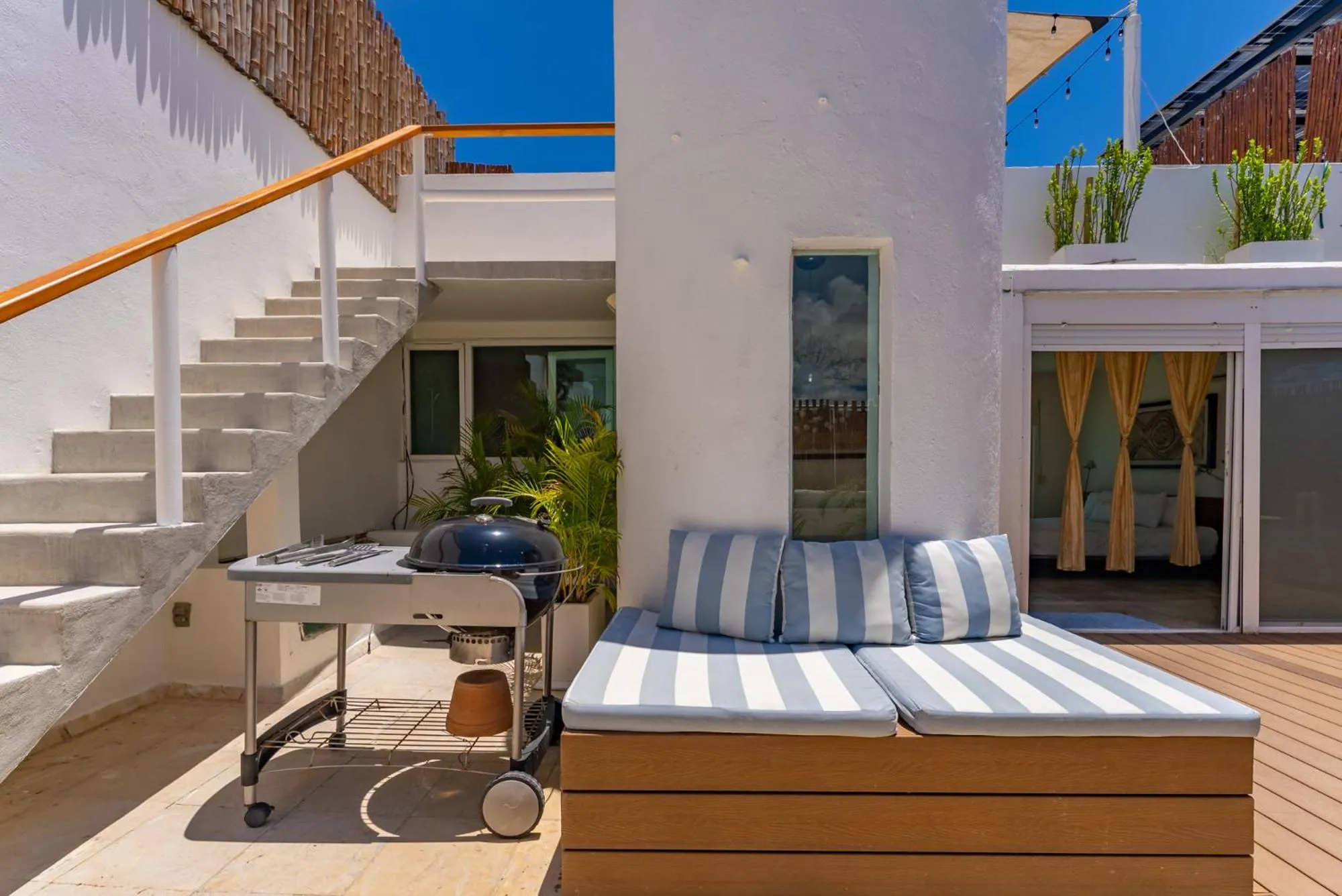 2 story PH heated jacuzzi close Beach 5th