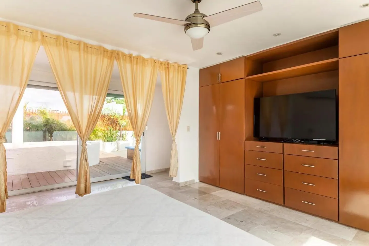 Other, Bed in 2 story PH heated jacuzzi close Beach 5th