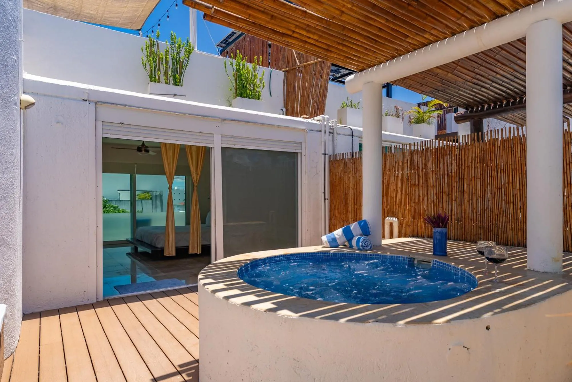 2 story PH heated jacuzzi close Beach 5th