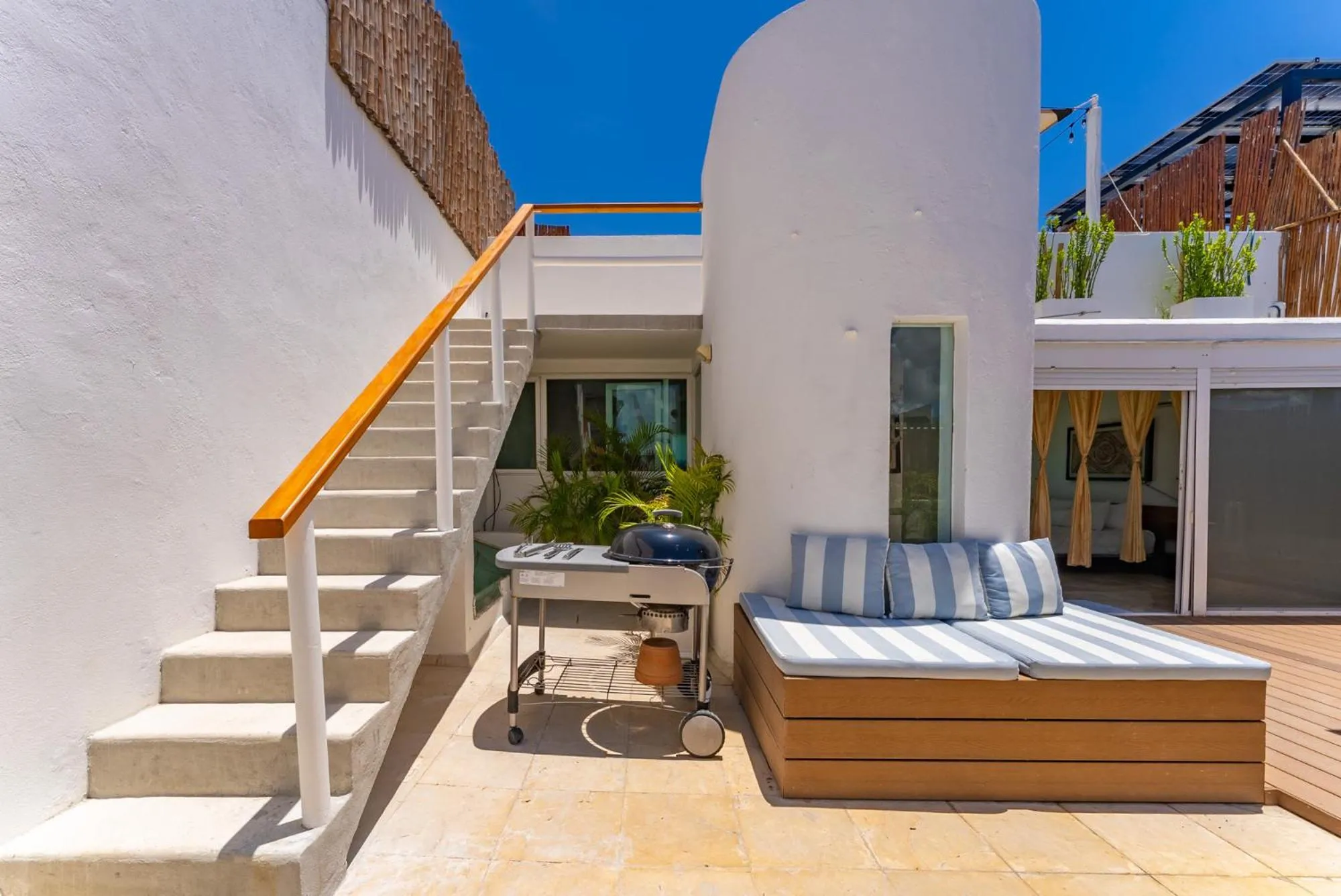 2 story PH heated jacuzzi close Beach 5th