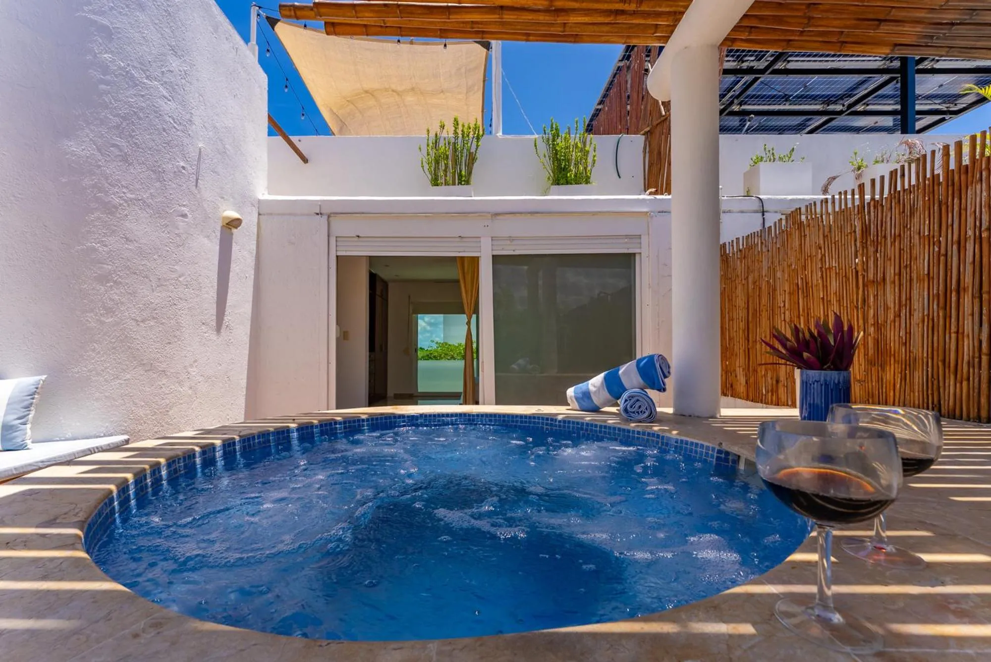 2 story PH heated jacuzzi close Beach 5th