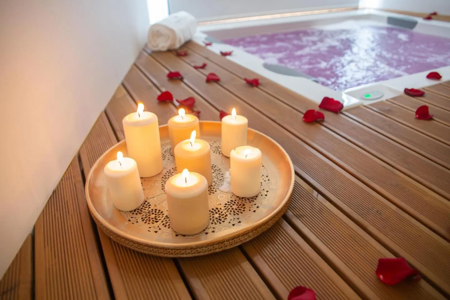 Hot Tub in Portovella Lodges & Bungalows