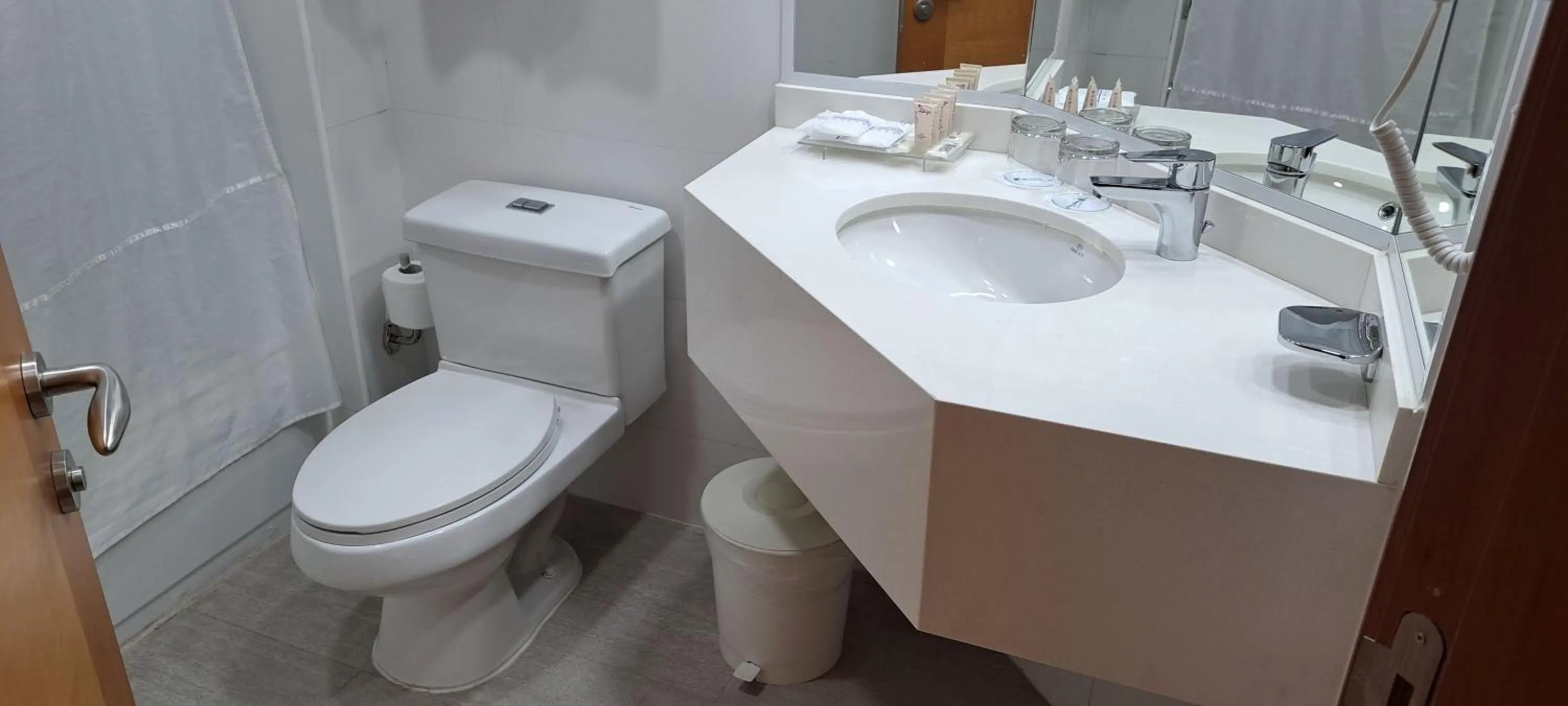 Bathroom in Hotel Diego de Almagro Castro