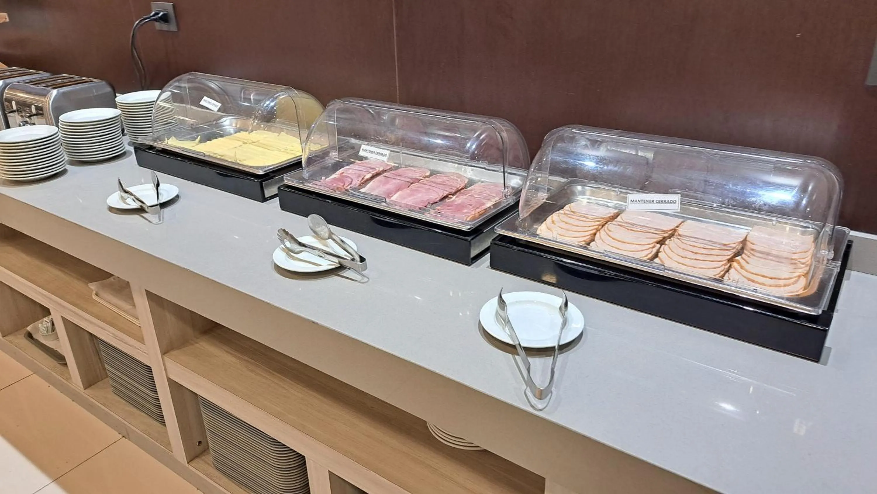 Buffet breakfast in Hotel Diego de Almagro Castro