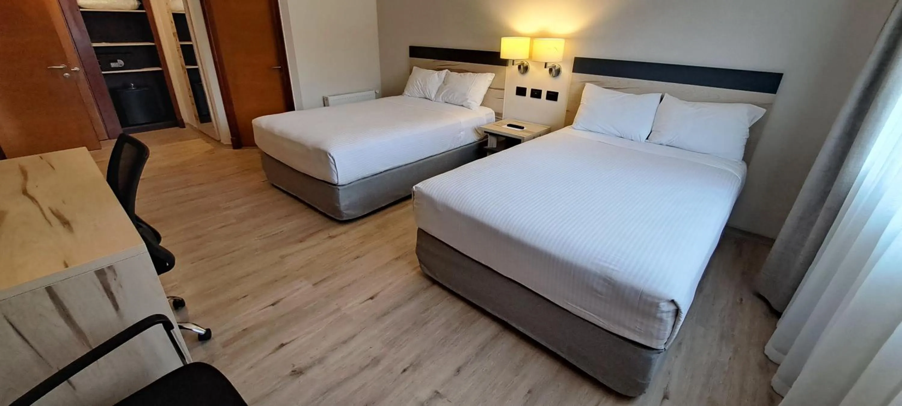 Bed in Hotel Diego de Almagro Castro