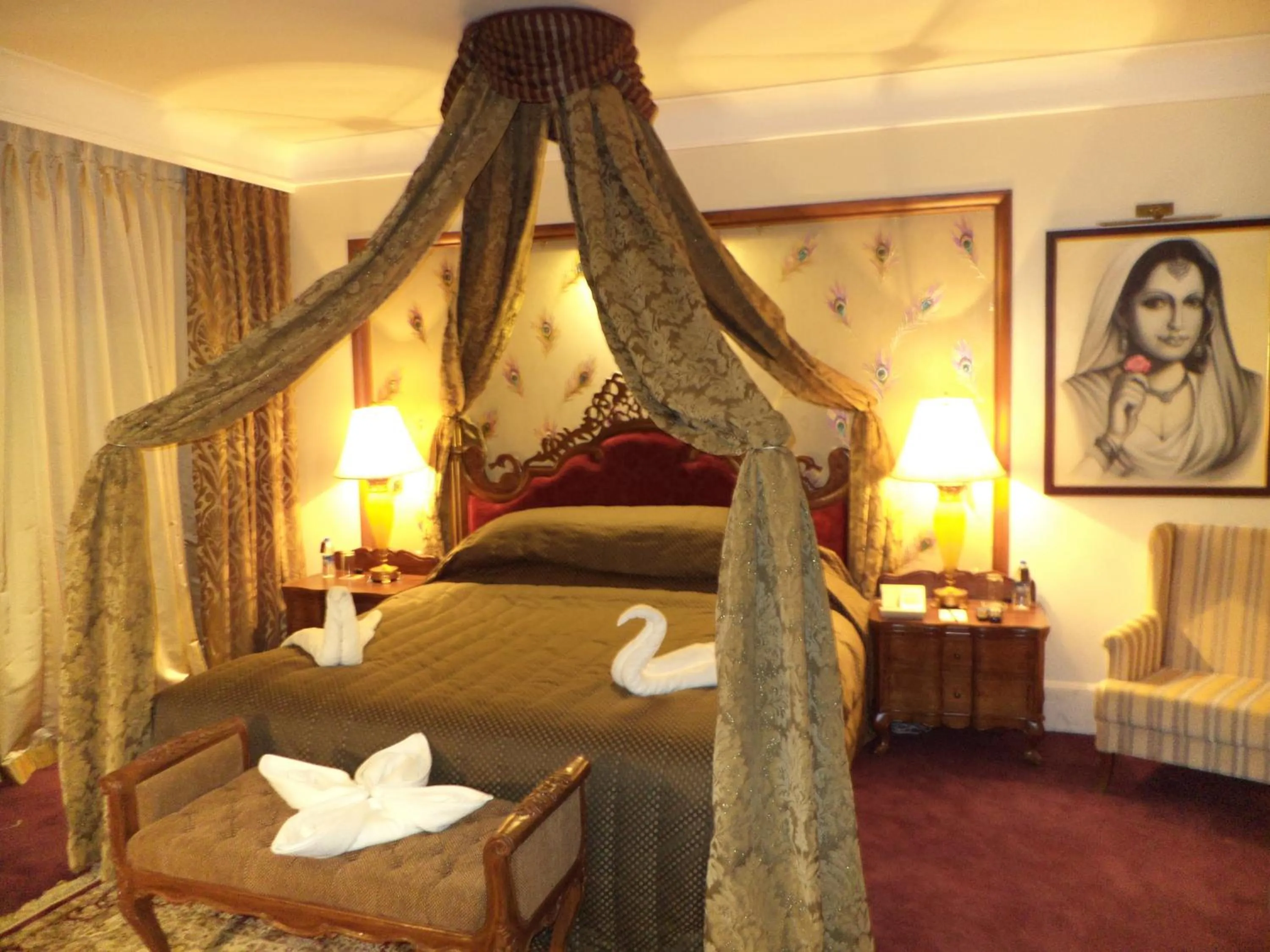 Photo of the whole room, Bed in Indana Palace, Jodhpur