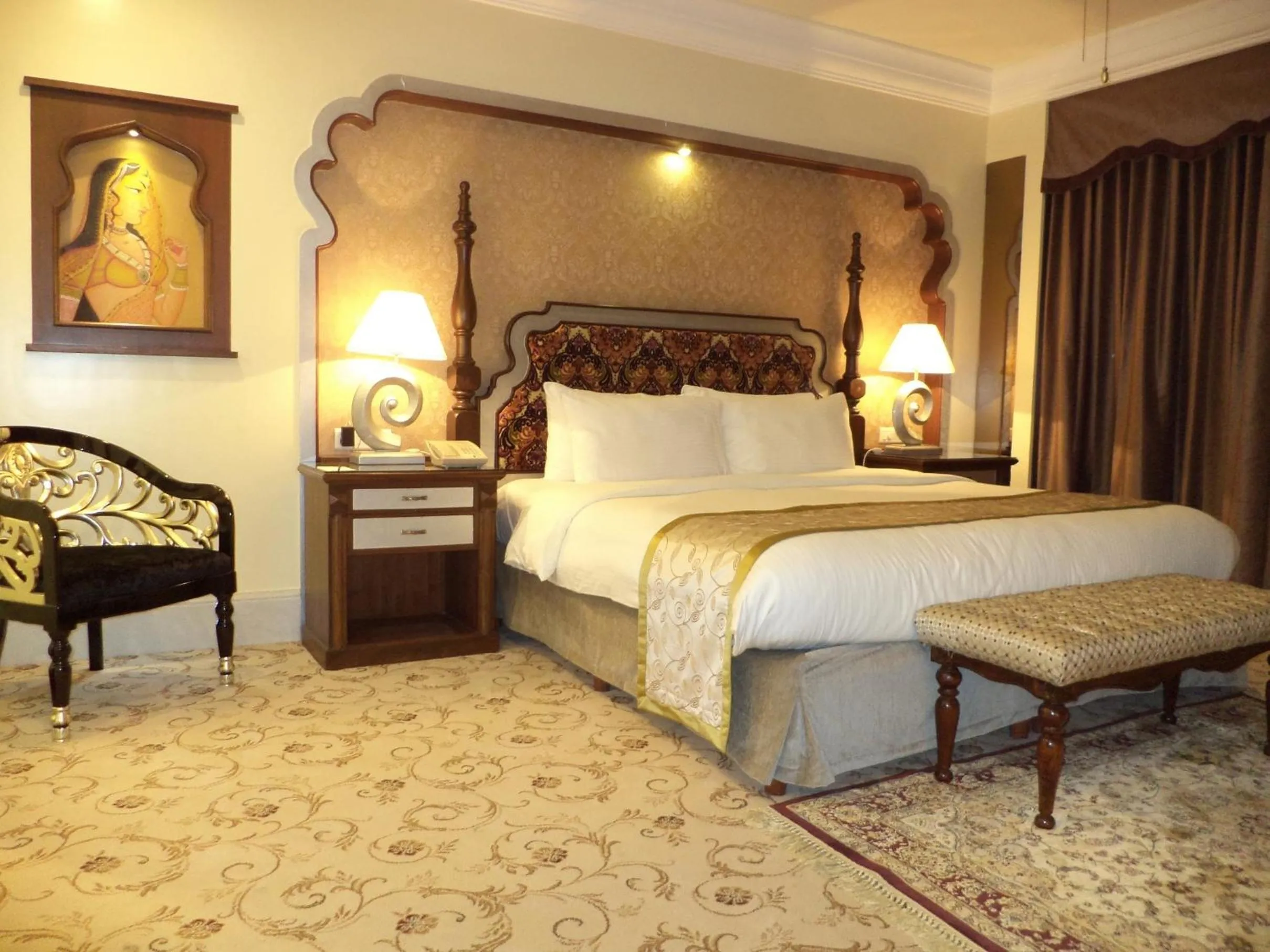 Photo of the whole room, Bed in Indana Palace, Jodhpur