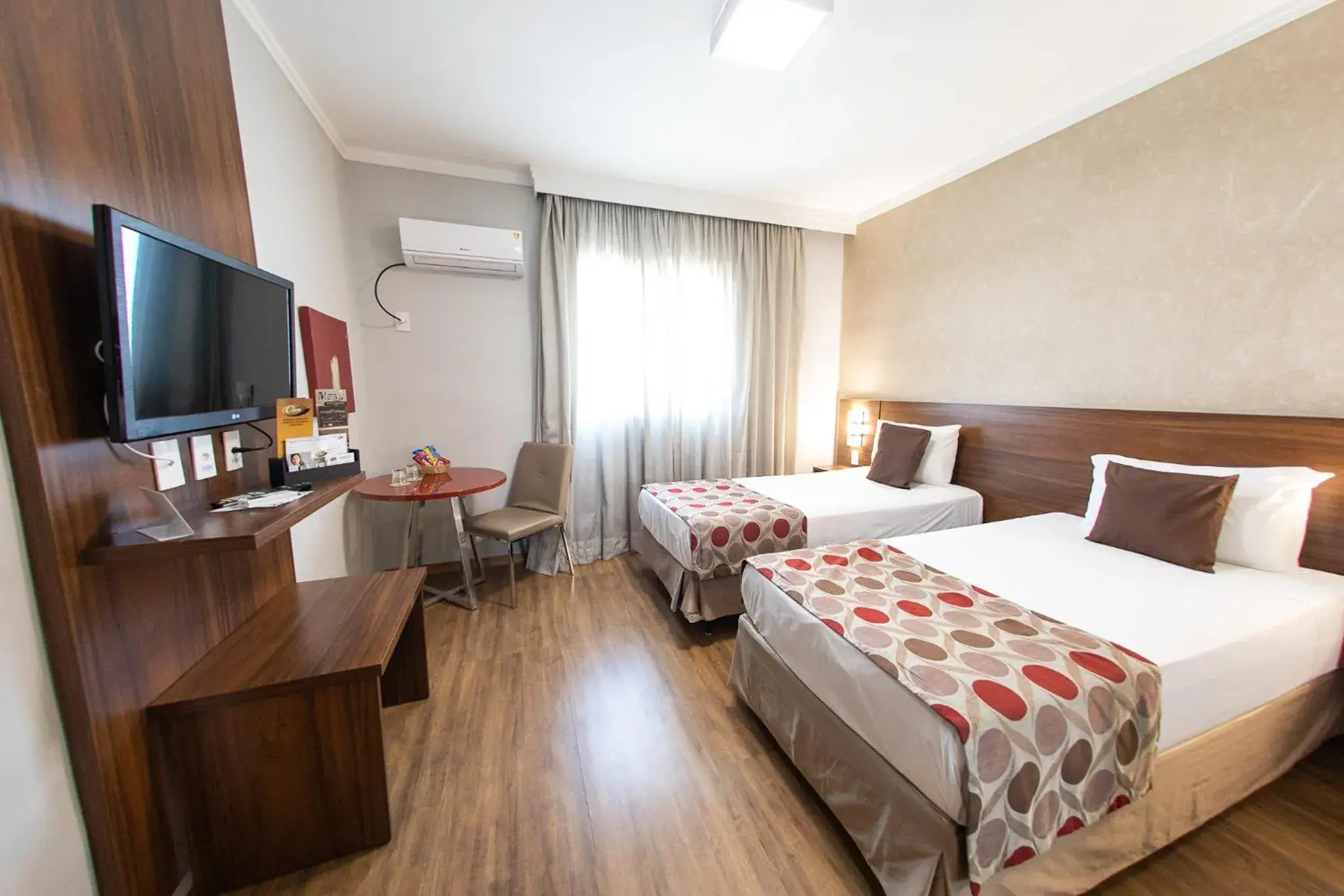 Superior Twin Room with City View - single occupancy in Class Hotel Pouso Alegre Superior Twin Room with City View - single occupancy in Class Hotel Pouso Alegre