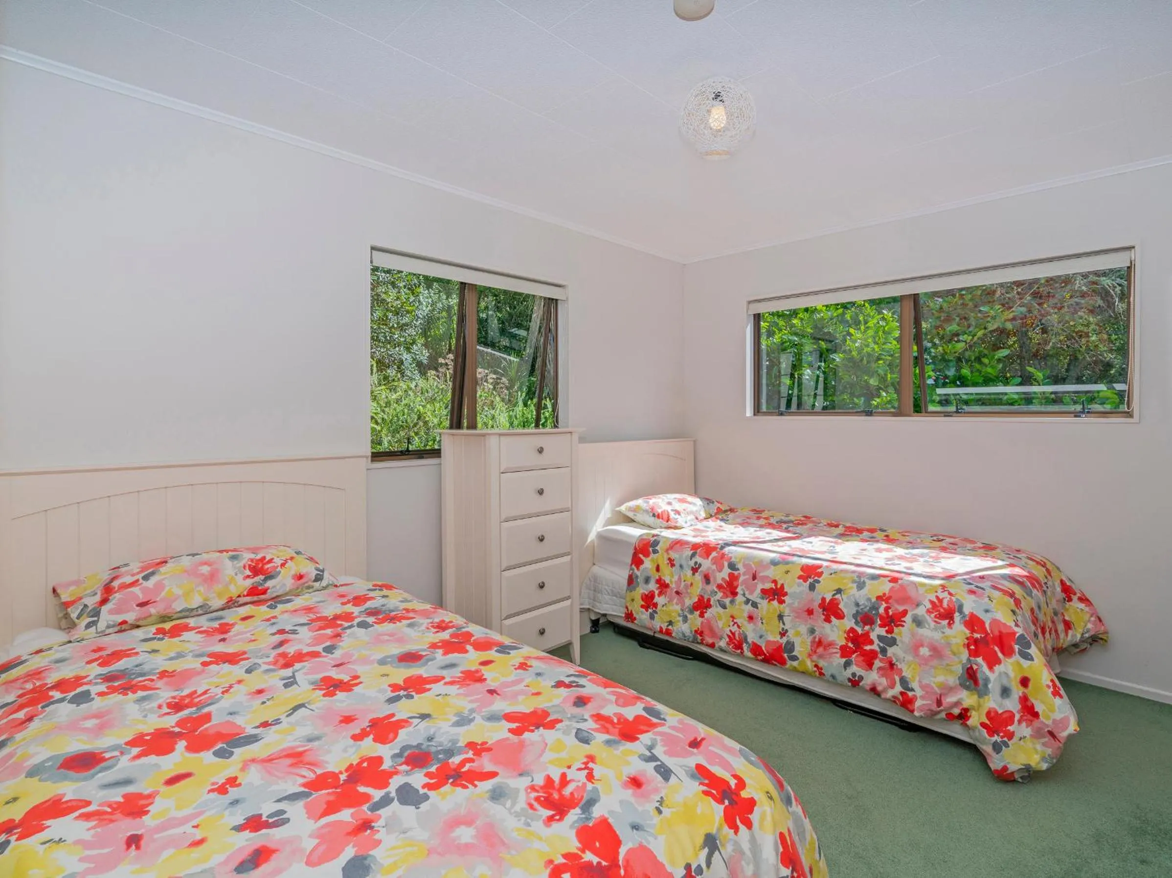 Shower, Bed in Tairua Harbour Views - Tairua Holiday Home
