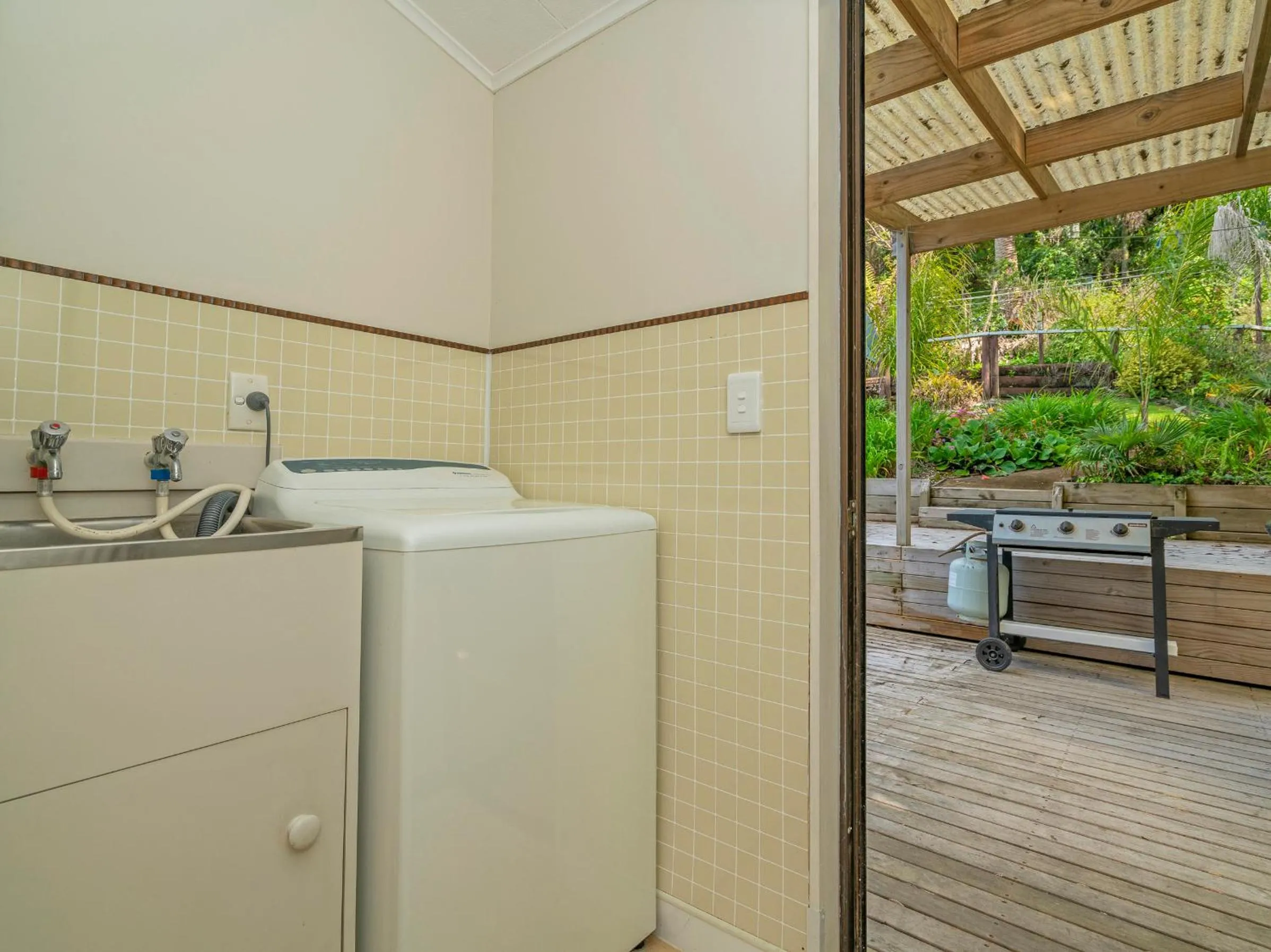 Shower in Tairua Harbour Views - Tairua Holiday Home