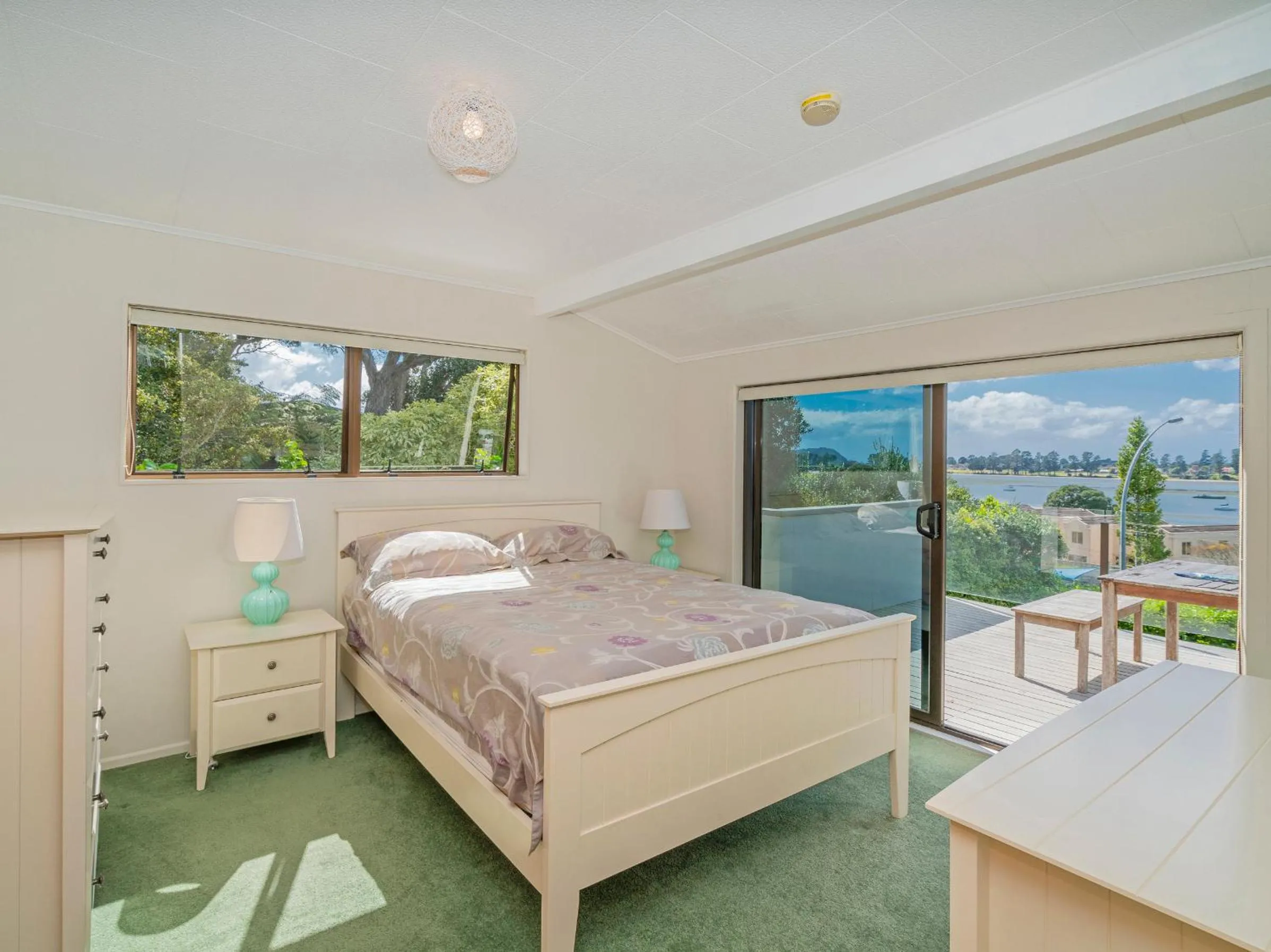 Shower, Bed in Tairua Harbour Views - Tairua Holiday Home