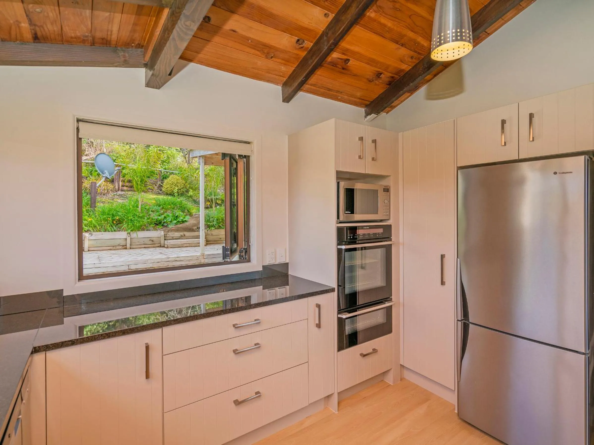 Shower in Tairua Harbour Views - Tairua Holiday Home
