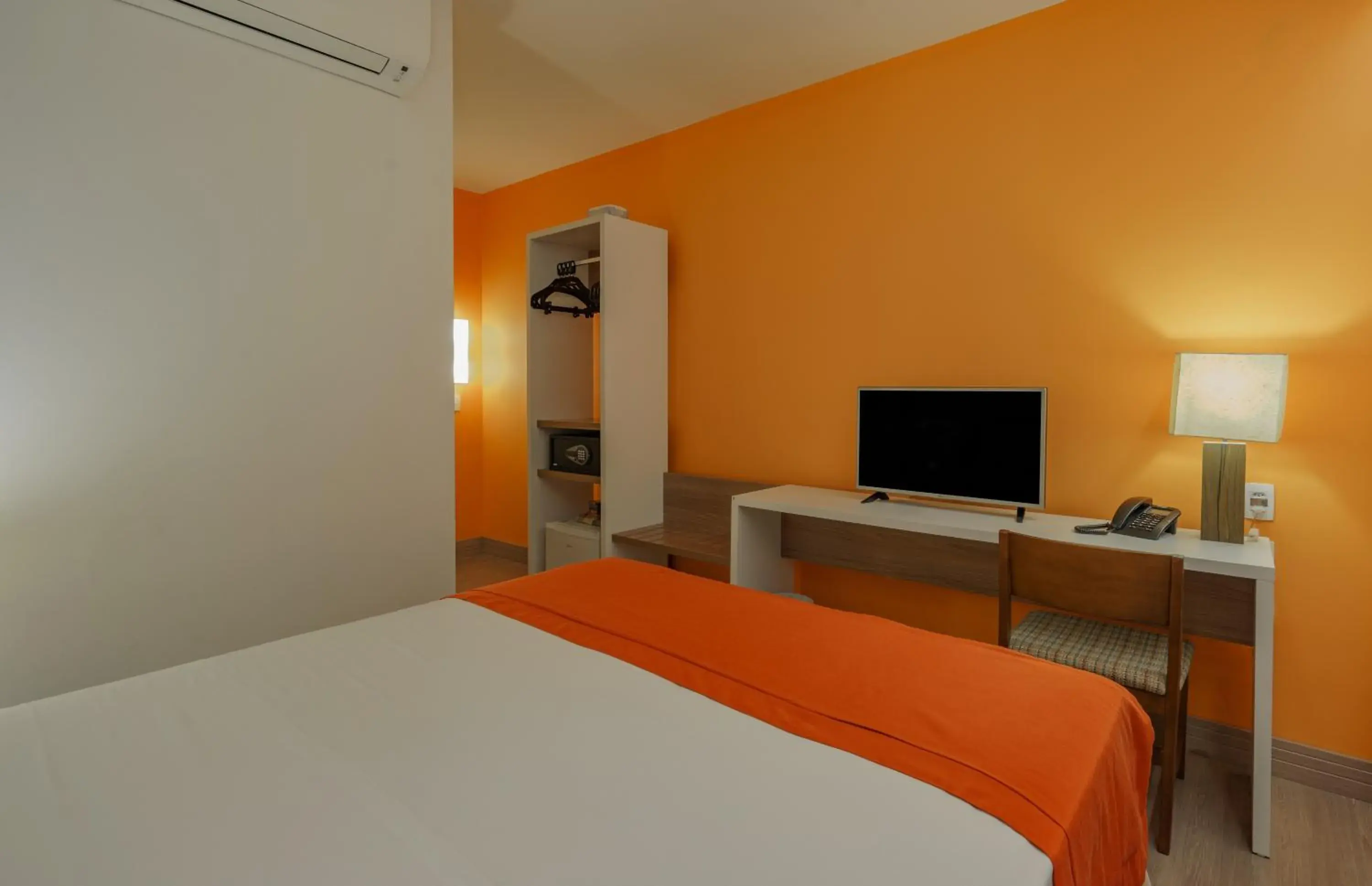 Bedroom, Bed in Slim Bento Gonçalves Bedroom, Bed in Slim Bento Gonçalves