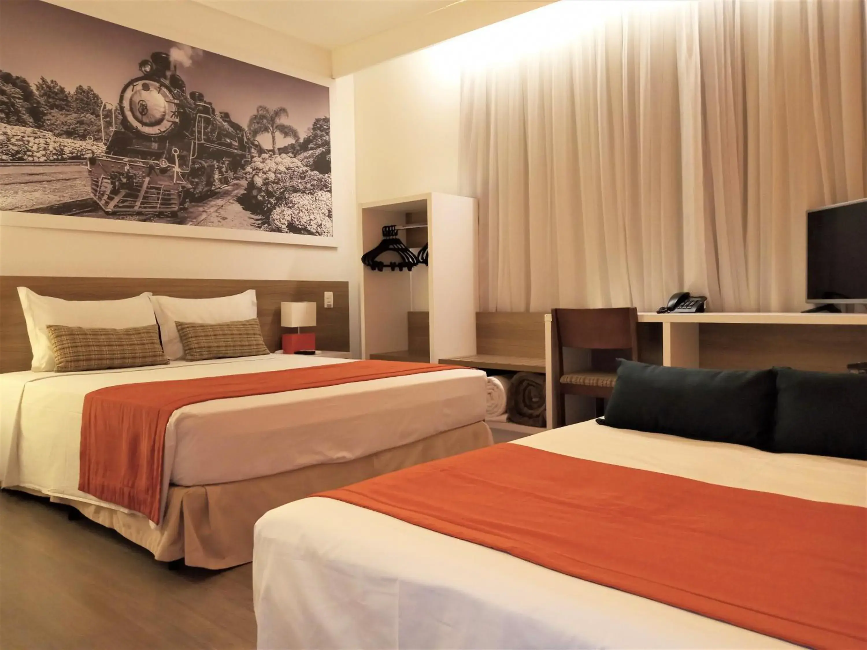 Triple Room - single occupancy - Disability Access in Slim Bento Gonçalves Triple Room - single occupancy - Disability Access in Slim Bento Gonçalves