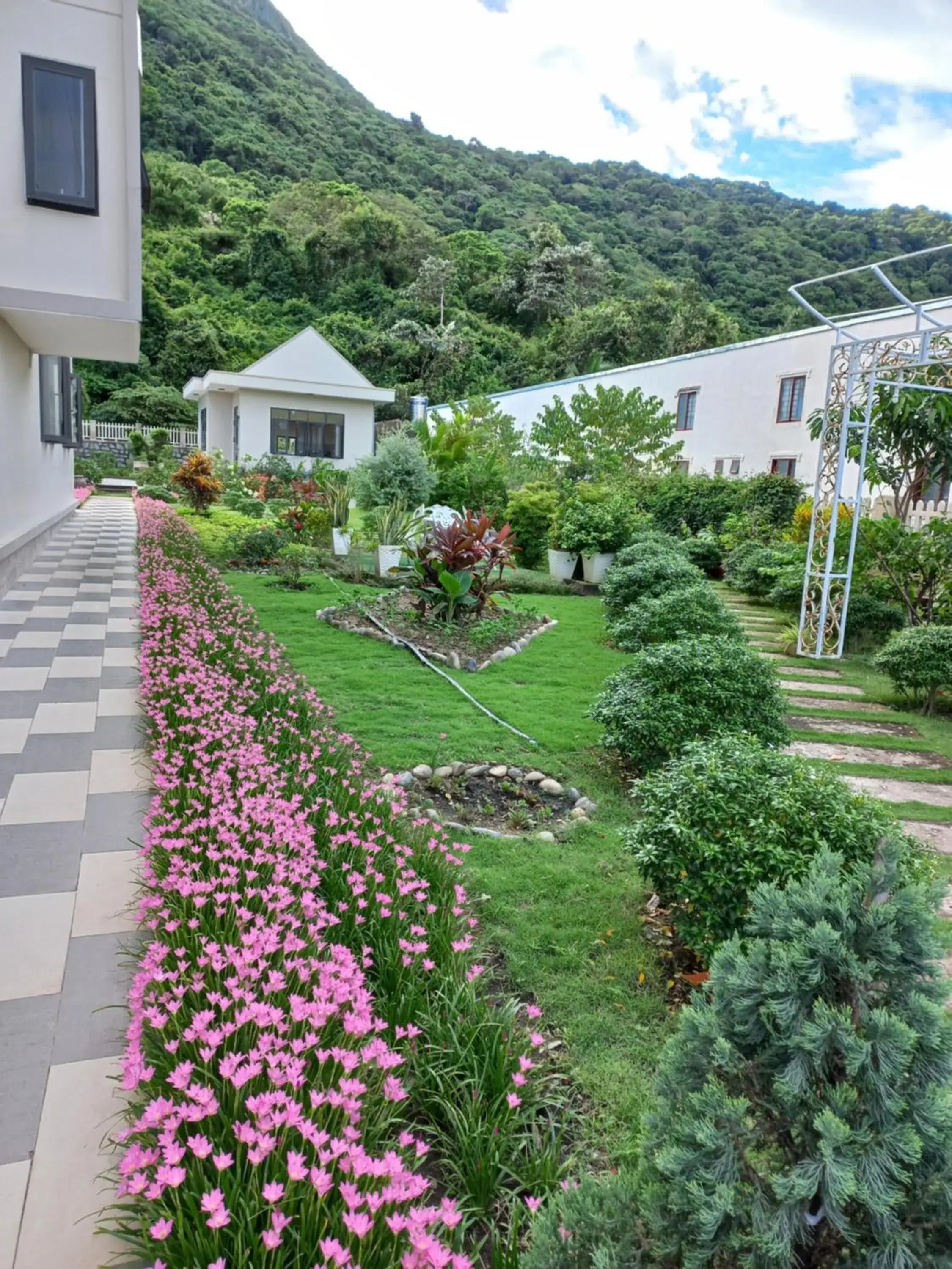 Mountain view in Garden House Côn Đảo Mountain view in Garden House Côn Đảo