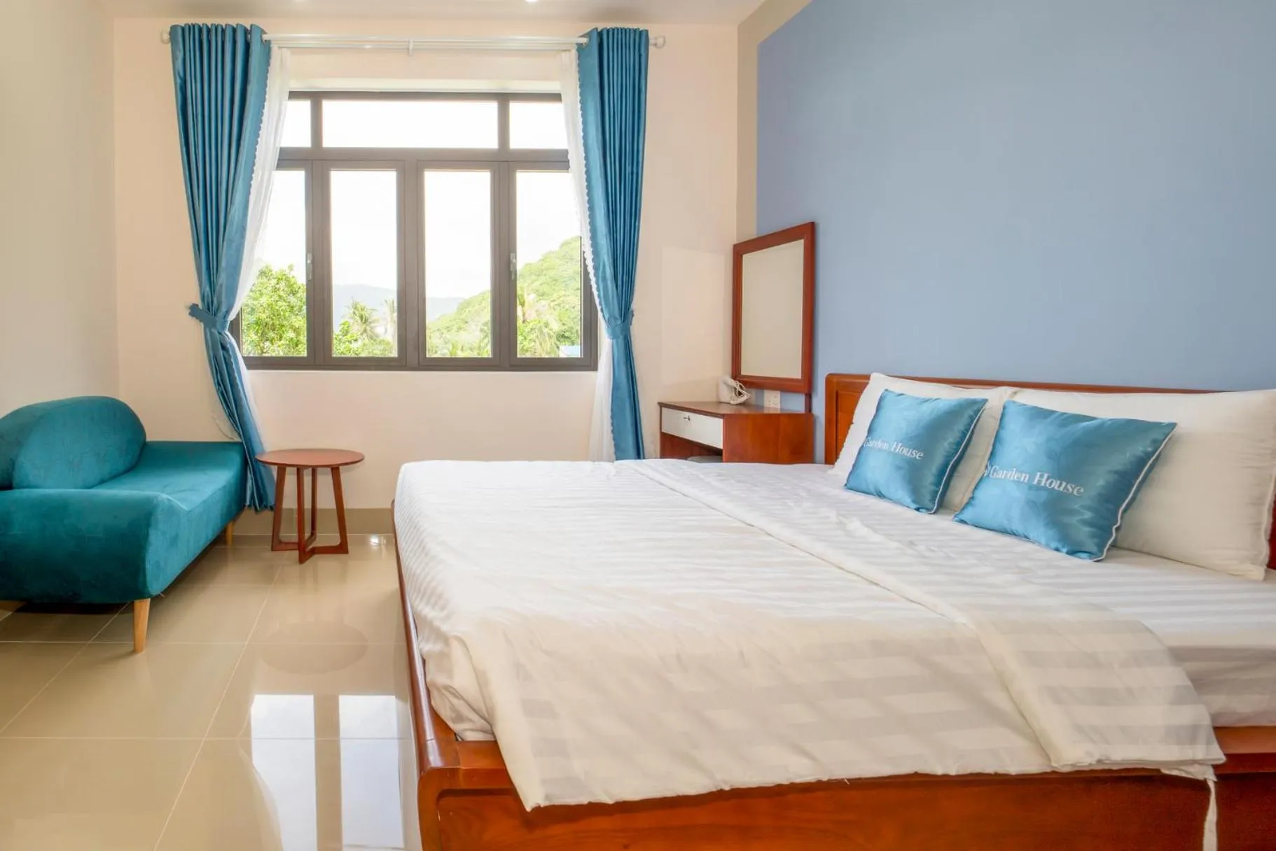 Toilet, Bed in Garden House Côn Đảo