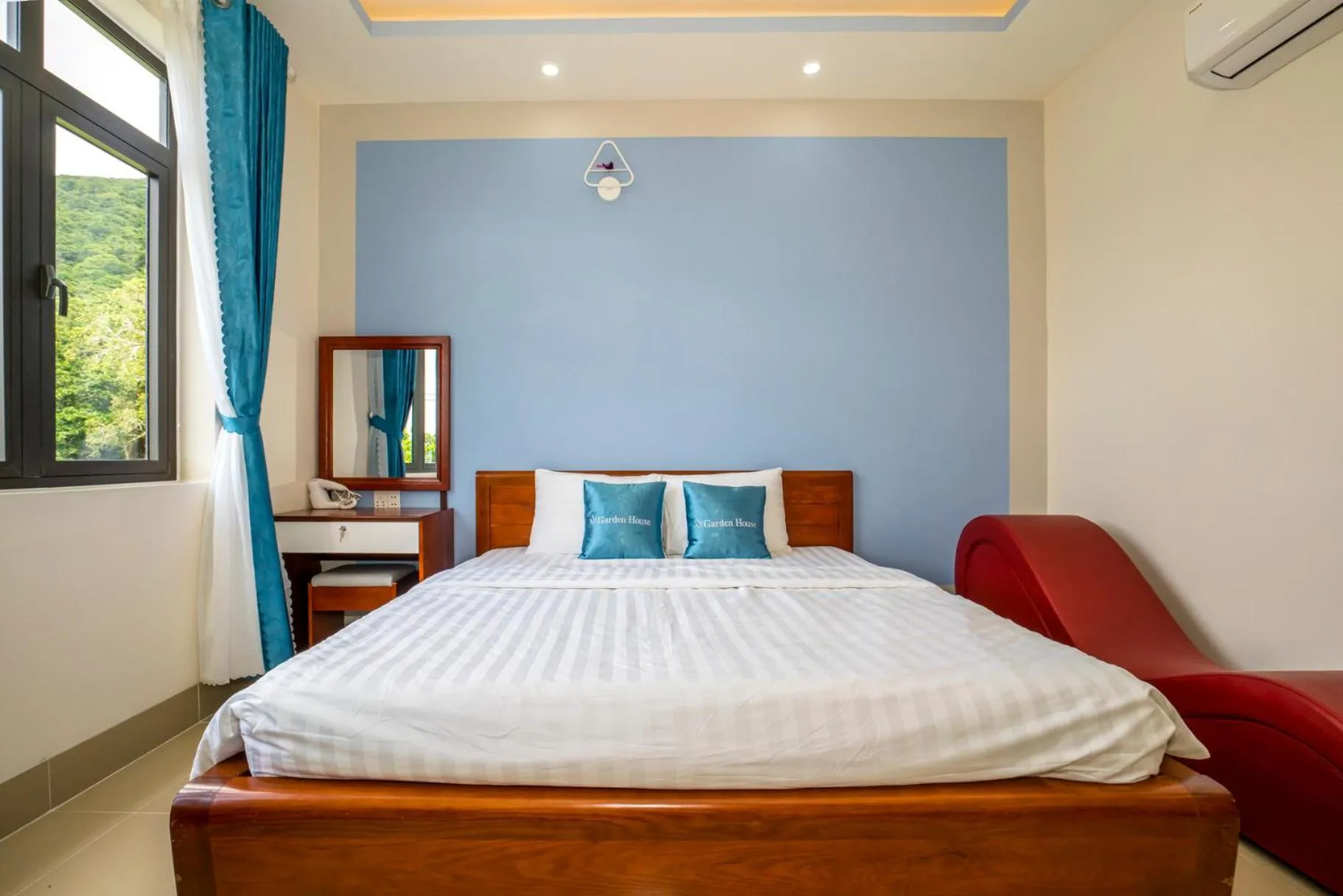 Bed in Garden House Côn Đảo