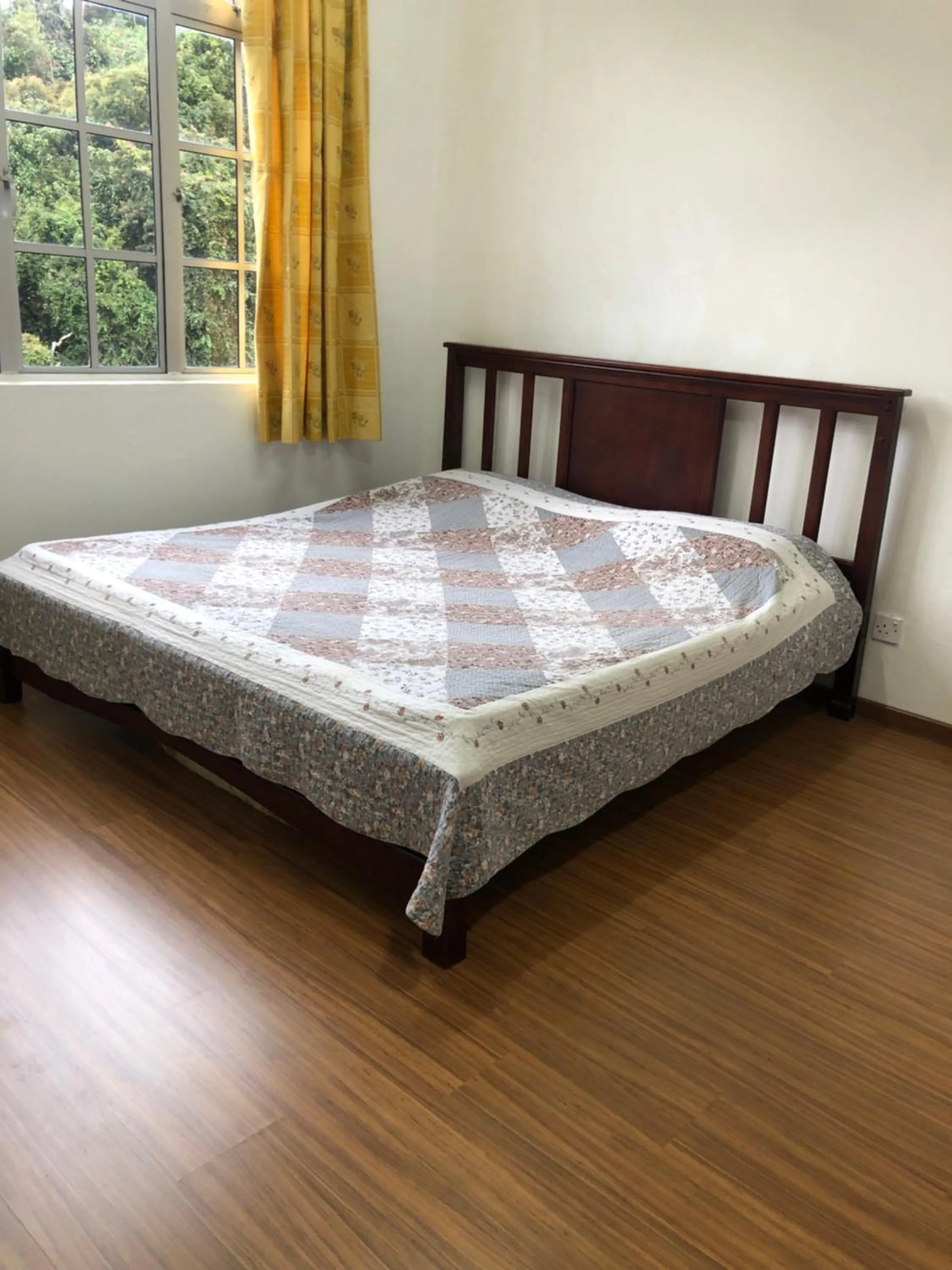 Bed in Crown Imperial Court Apt at Brinchang Centre