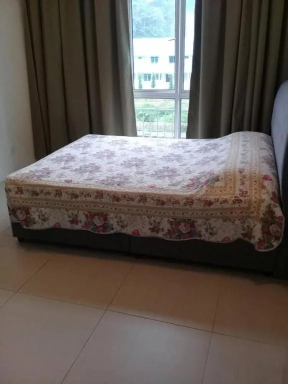 Bed in Crown Imperial Court Apt at Brinchang Centre