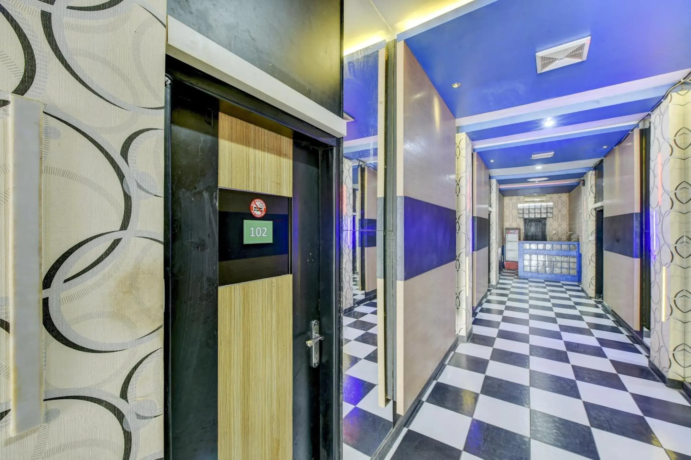 Lobby or reception in Super OYO 4010 Zaara Guest House Syariah Lobby or reception in Super OYO 4010 Zaara Guest House Syariah