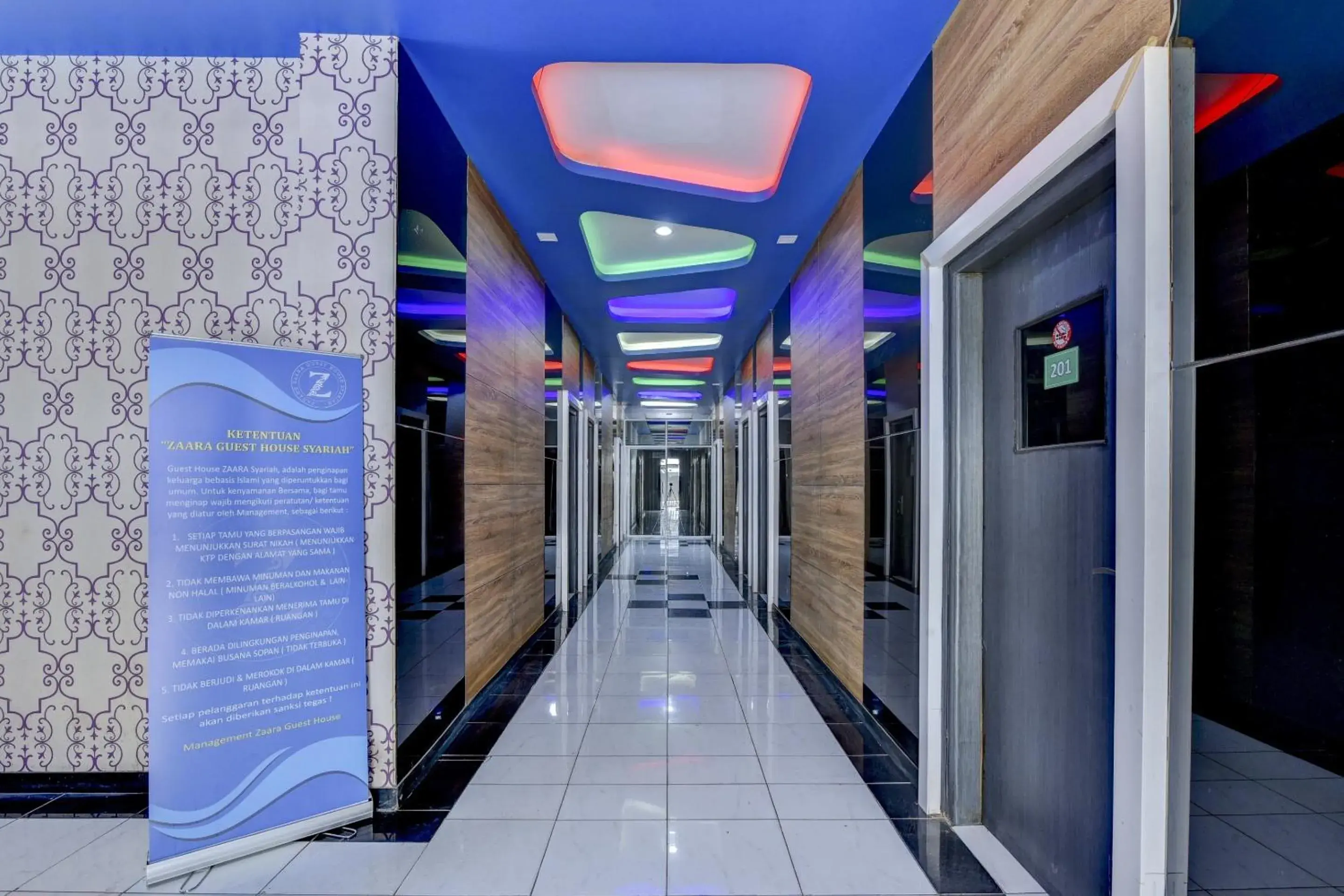 Lobby or reception in Super OYO 4010 Zaara Guest House Syariah Lobby or reception in Super OYO 4010 Zaara Guest House Syariah