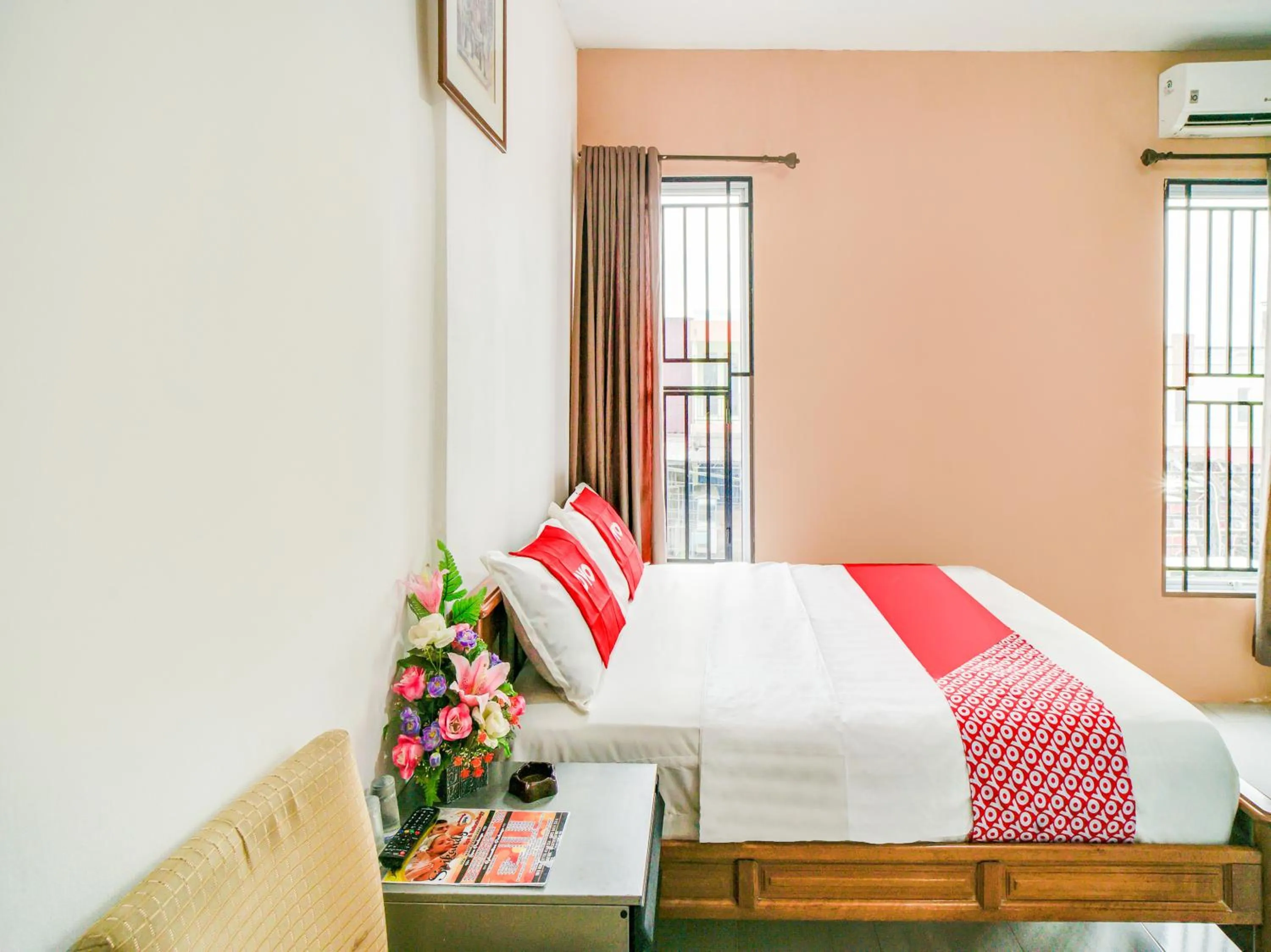 Bedroom, Dining Area in OYO 90024 Botania Homestay and Cafe