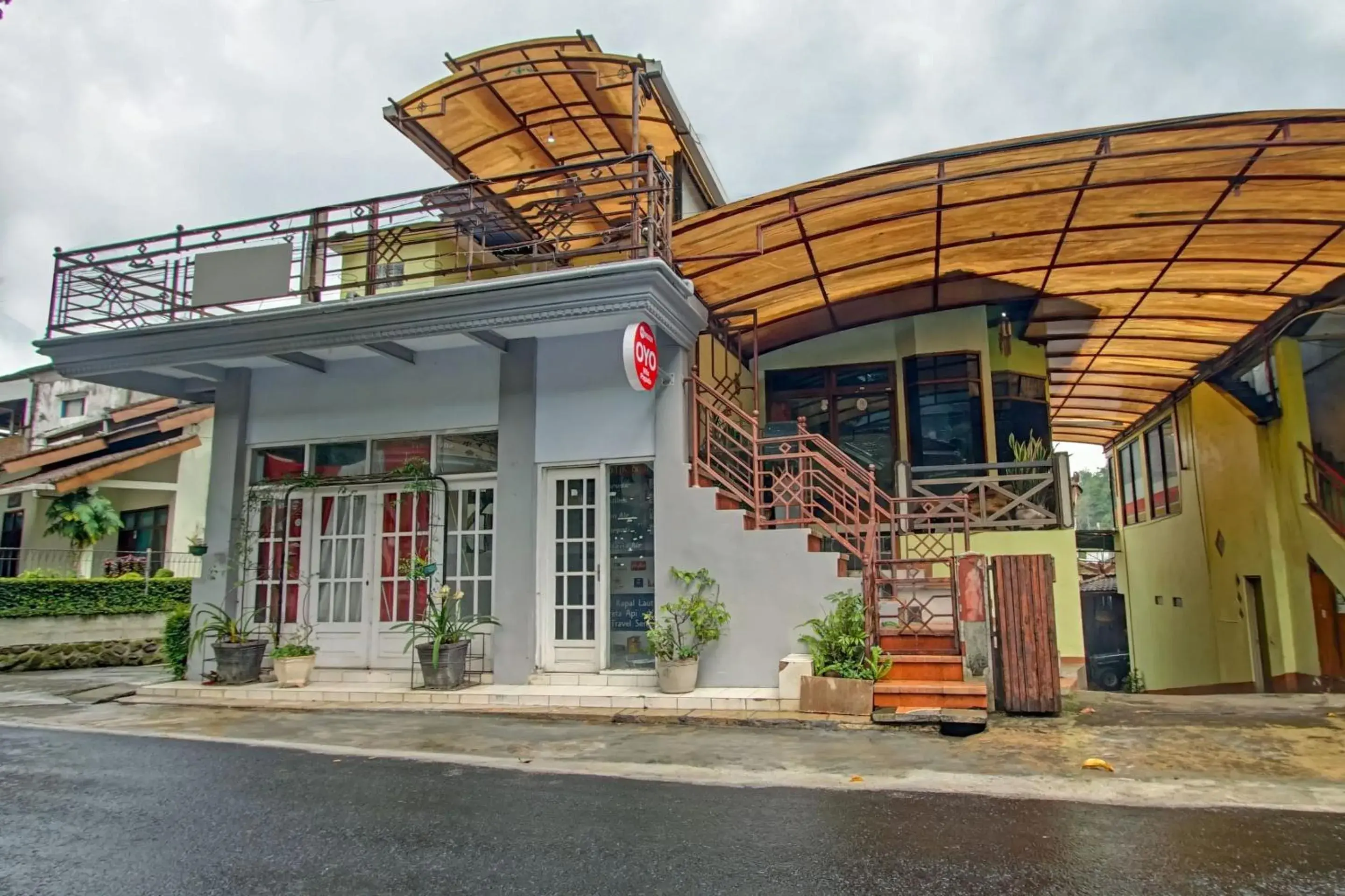 Facade/entrance in Hotel O Villa Papada Facade/entrance in Hotel O Villa Papada