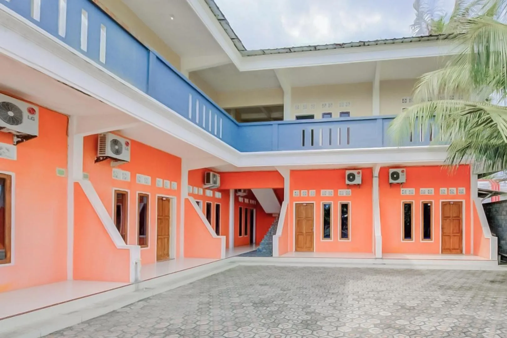 Property building in RedDoorz near Pamugaran Beach Pangandaran