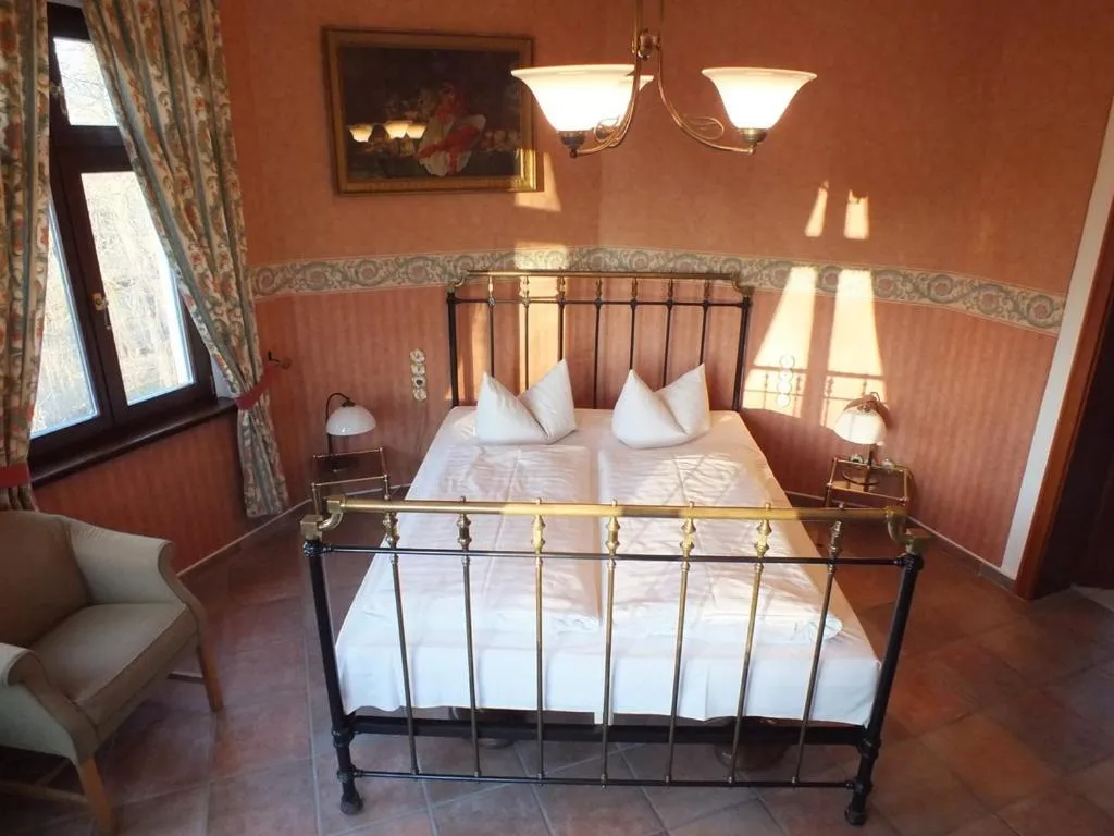 Bed in Parkschlößchen