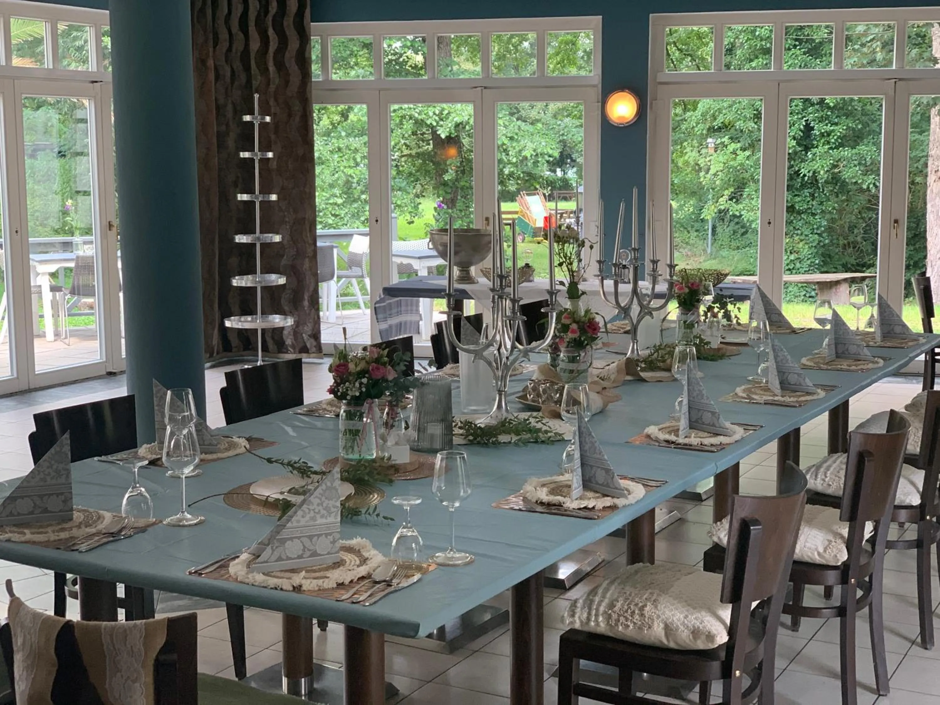 Restaurant/places to eat in Parkschlößchen Hotel