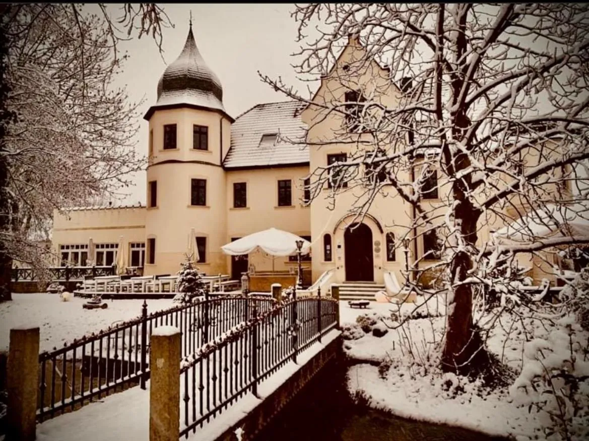Property building in Parkschlößchen Hotel