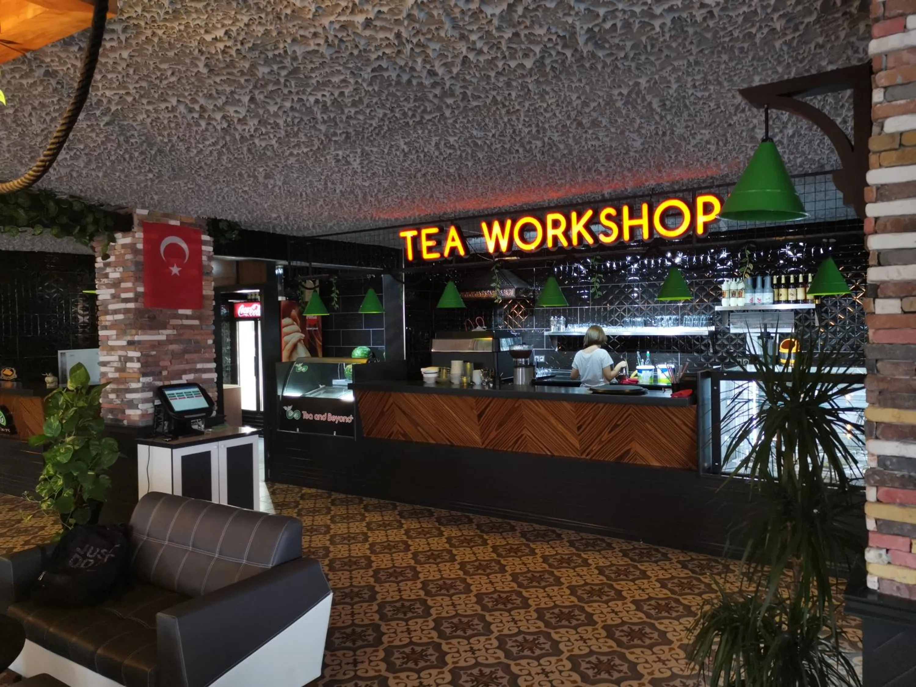 Restaurant/places to eat in Beyondiest HOTEL