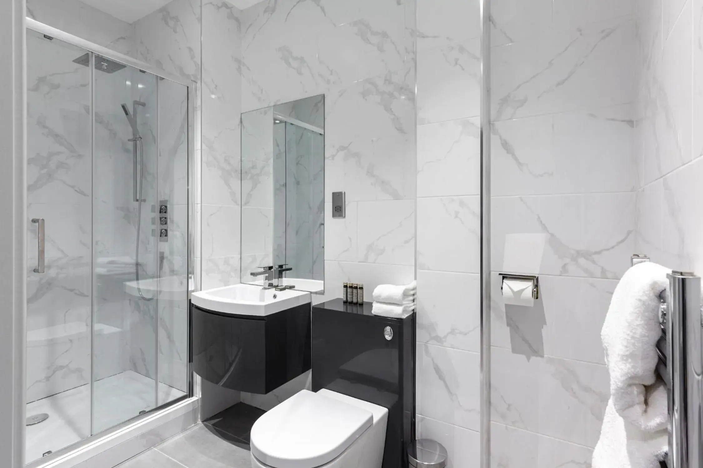 Shower in Aptel East Shower in Aptel East