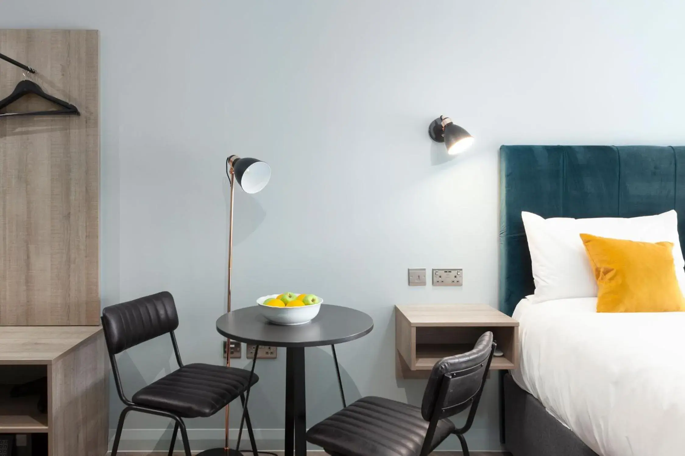 Bed in Aptel East Bed in Aptel East