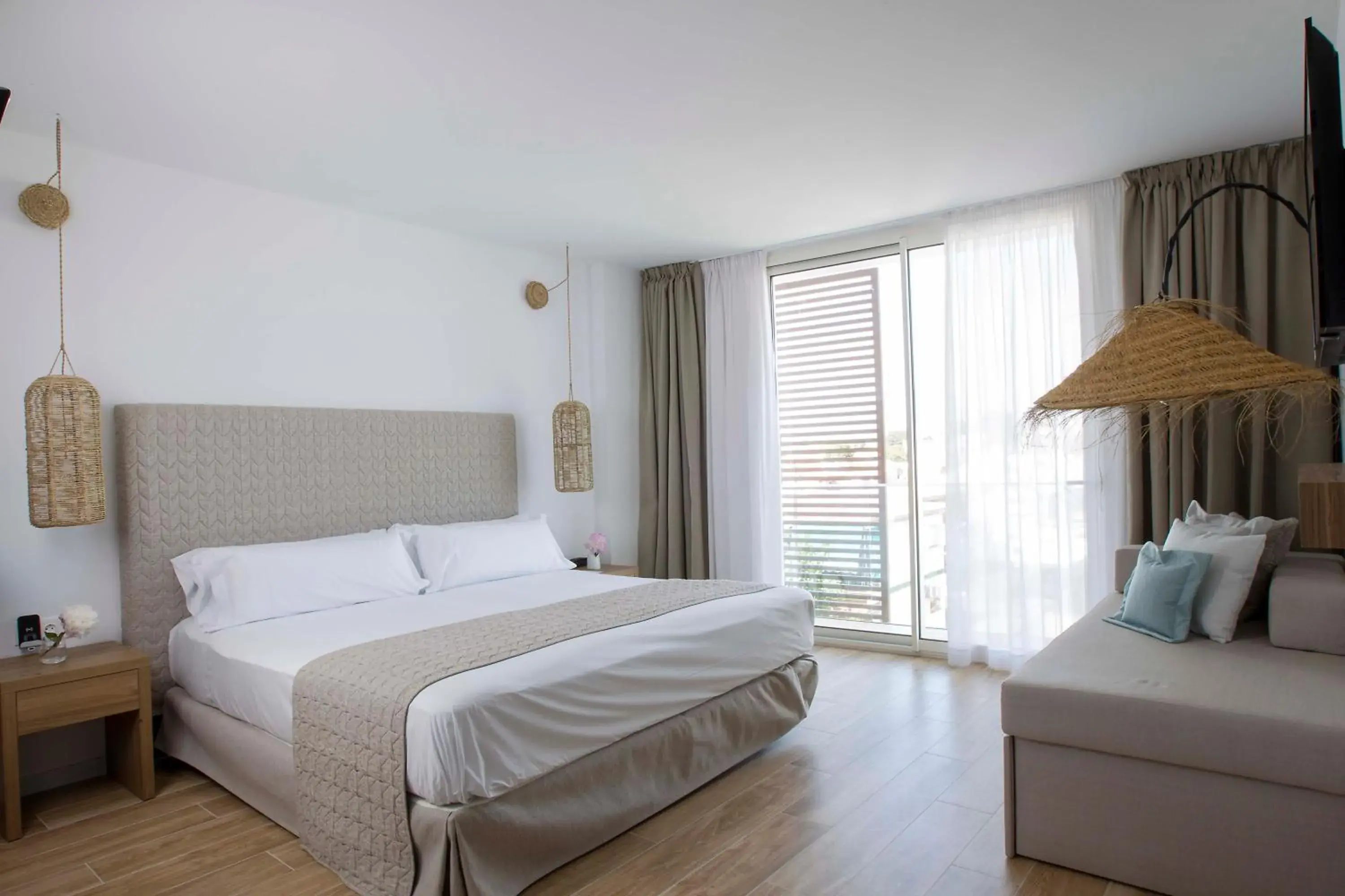 King Room with Balcony in May Altafulla Beach Boutique Hotel King Room with Balcony in May Altafulla Beach Boutique Hotel