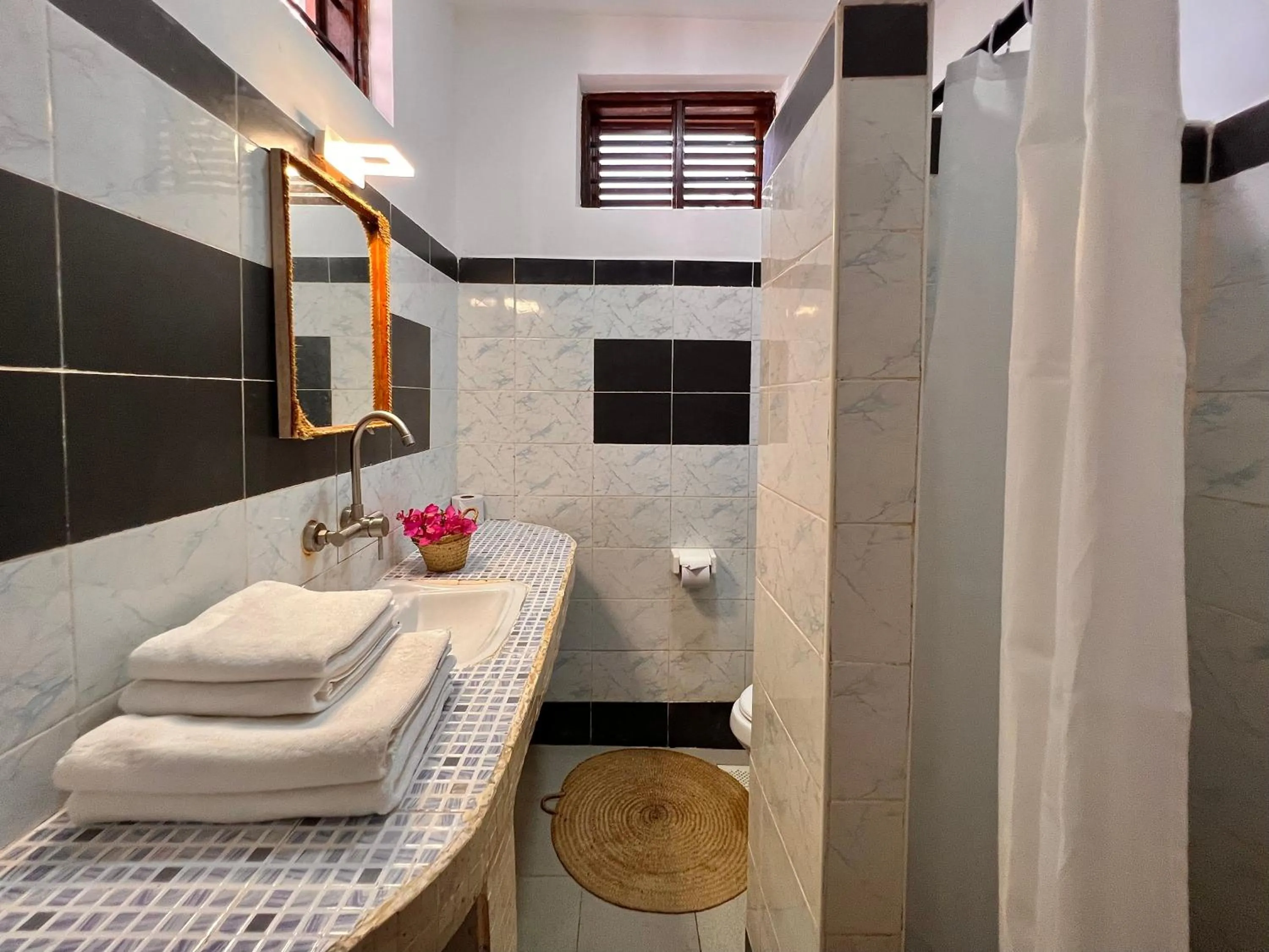 Shower, Bed in Stone Resort