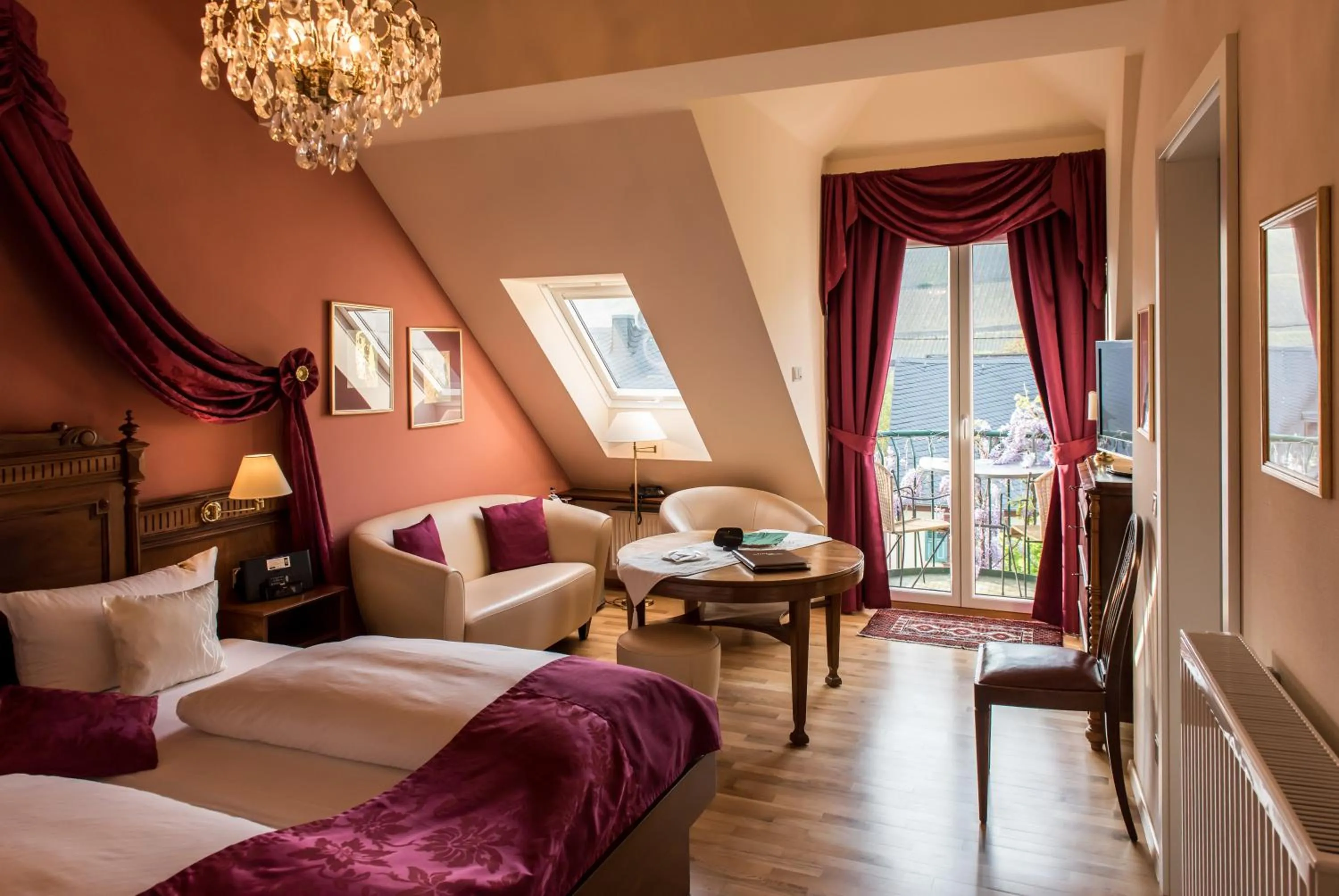Photo of the whole room, Bed in Ferienresidenz Brauneberger Hof an der Mosel nahe Bernkastel-Kues