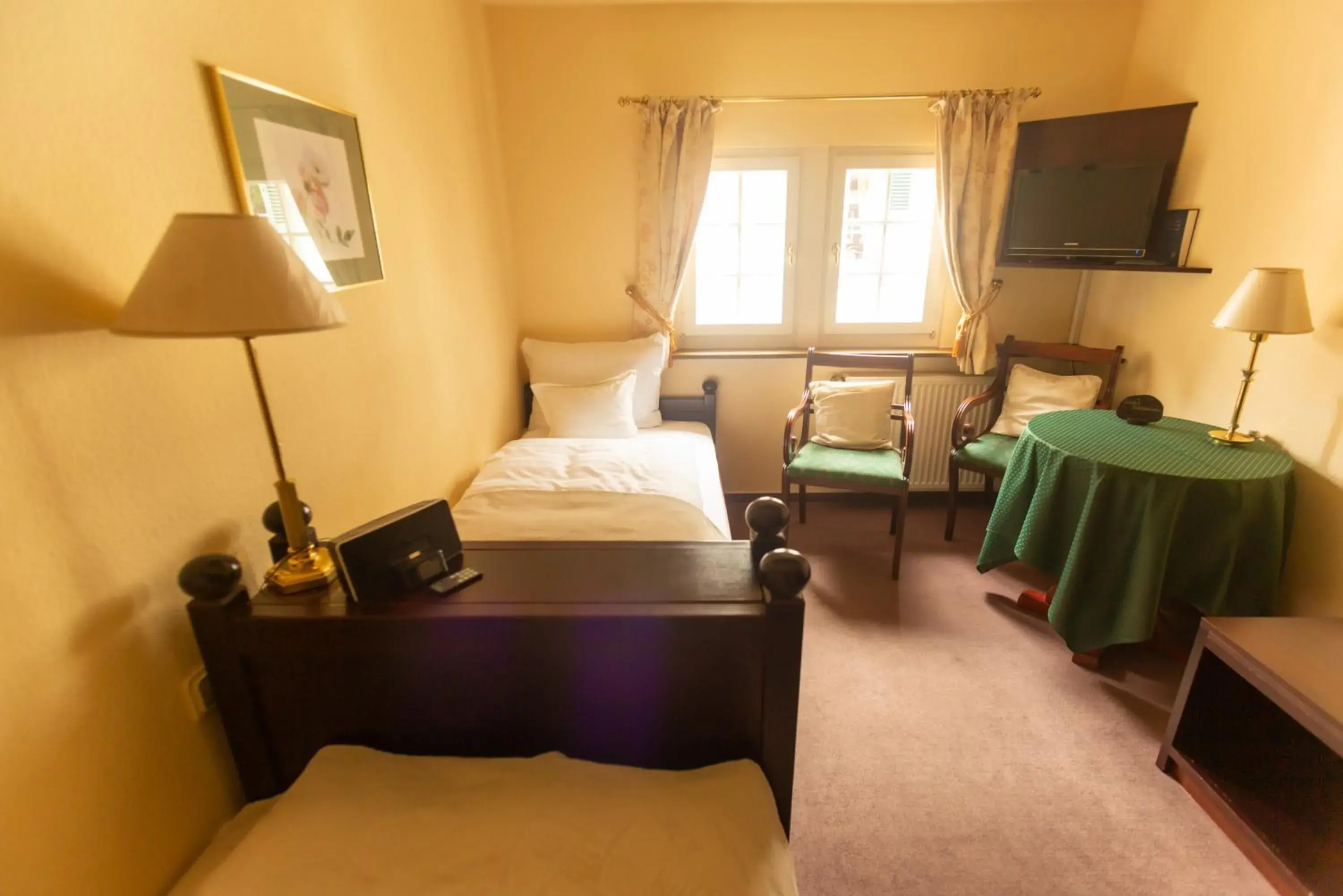 Twin Room - single occupancy in Ferienresidenz Brauneberger Hof an der Mosel nahe Bernkastel-Kues Twin Room - single occupancy in Ferienresidenz Brauneberger Hof an der Mosel nahe Bernkastel-Kues