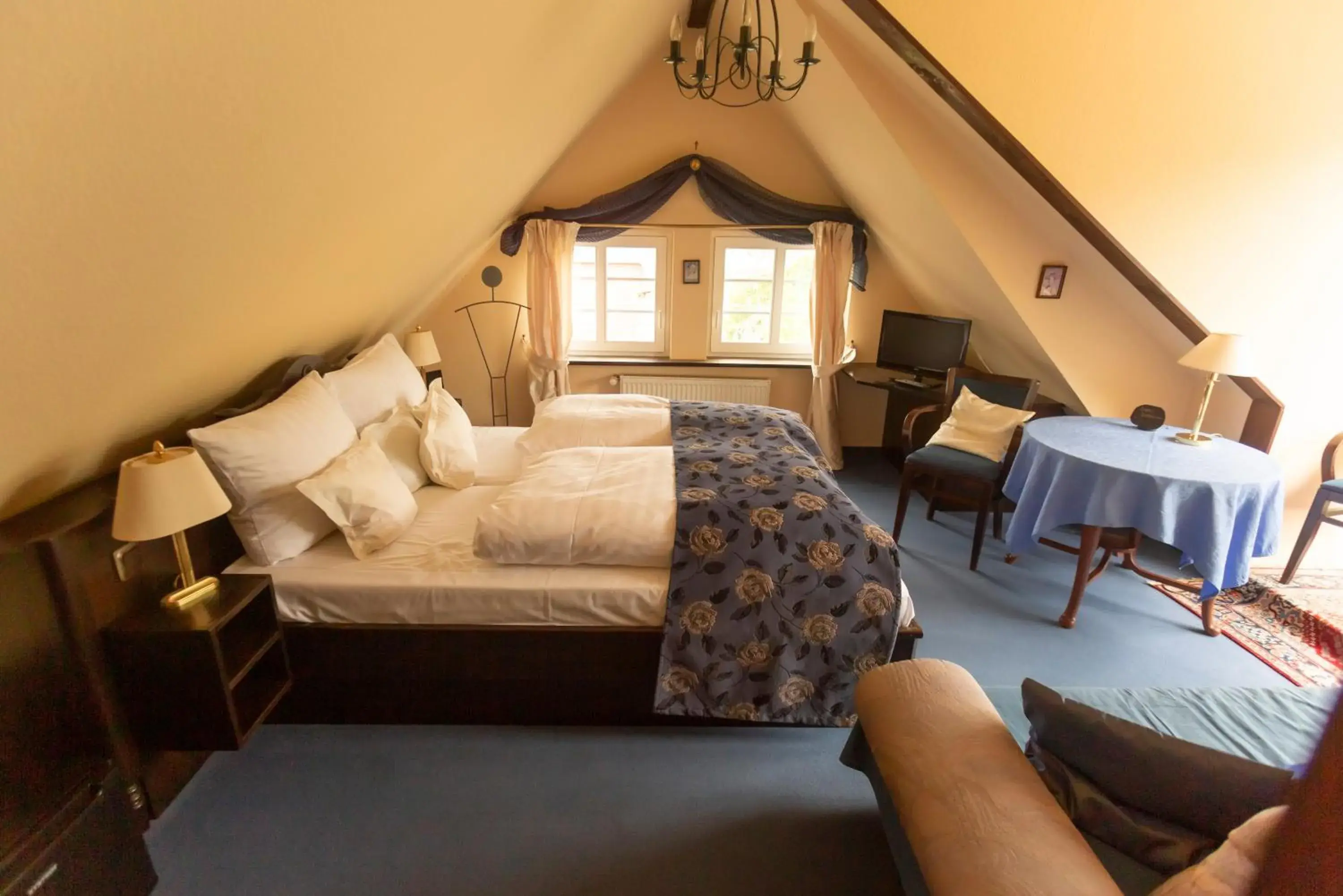 Junior Suite - single occupancy in Ferienresidenz Brauneberger Hof an der Mosel nahe Bernkastel-Kues Junior Suite - single occupancy in Ferienresidenz Brauneberger Hof an der Mosel nahe Bernkastel-Kues