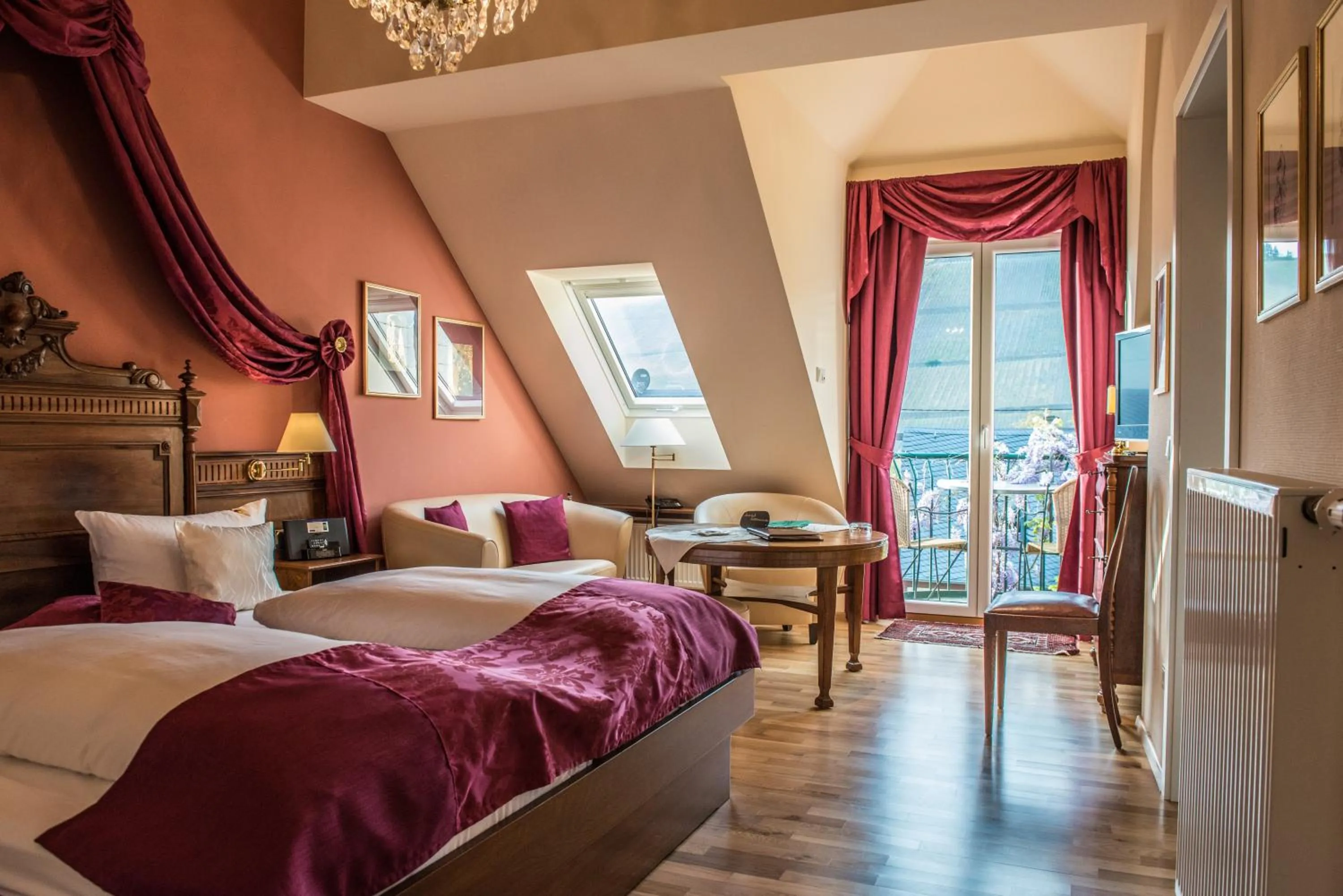 Balcony/Terrace, Bed in Ferienresidenz Brauneberger Hof an der Mosel nahe Bernkastel-Kues
