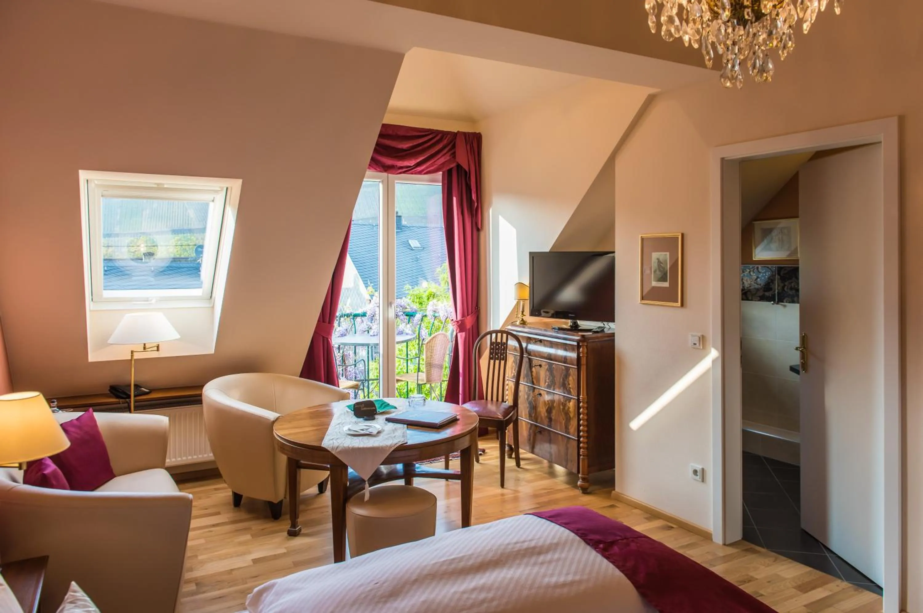Photo of the whole room, Bed in Ferienresidenz Brauneberger Hof an der Mosel nahe Bernkastel-Kues