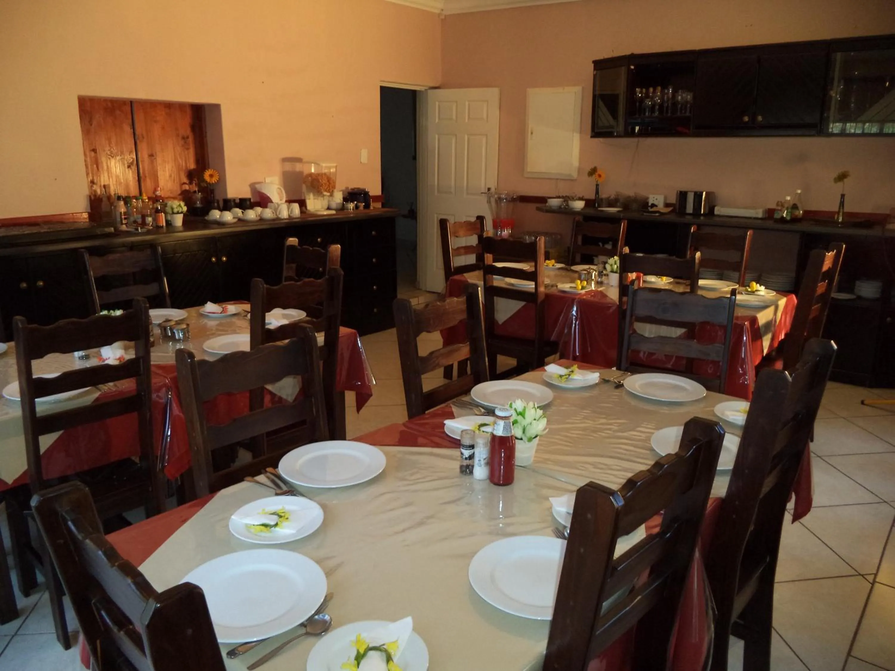 Restaurant/places to eat in Heatherdale Guesthouse & Shuttle Services
