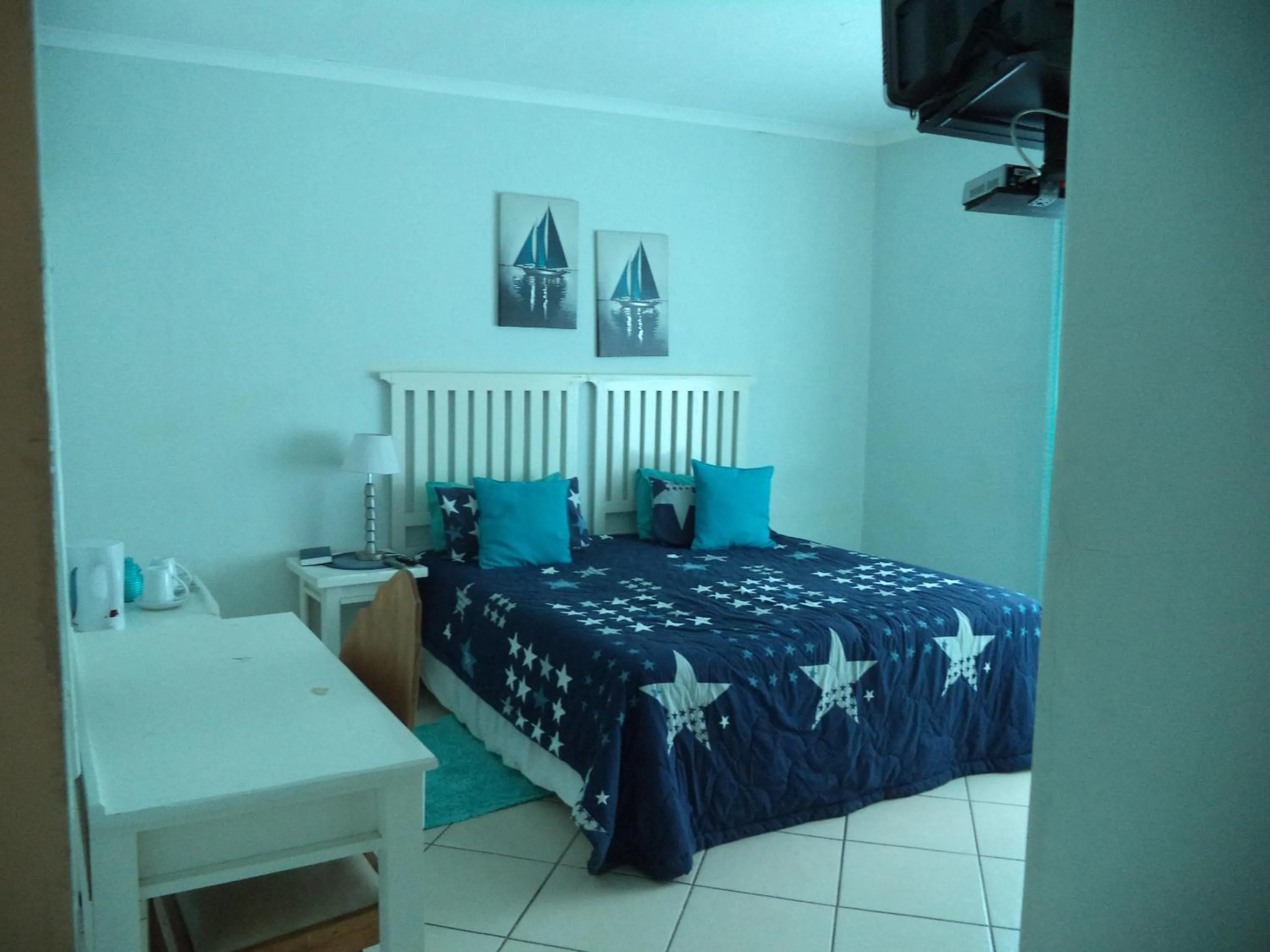 View (from property/room), Bed in Heatherdale Guesthouse & Shuttle Services