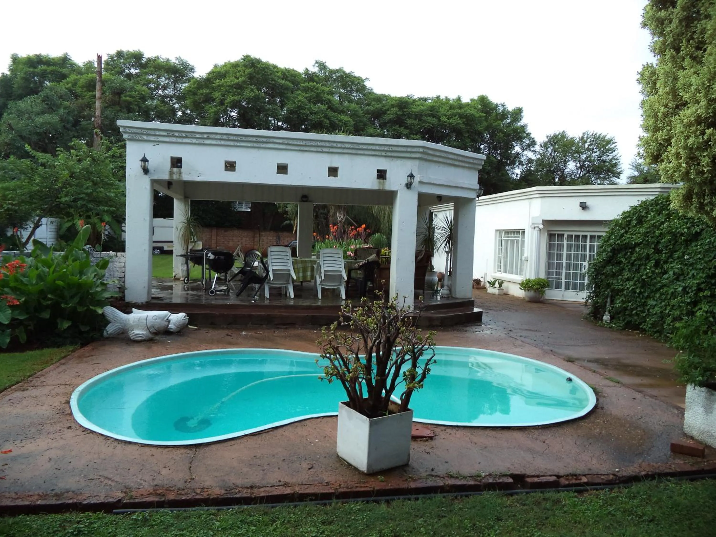 Swimming pool in Heatherdale Guesthouse & Shuttle Services