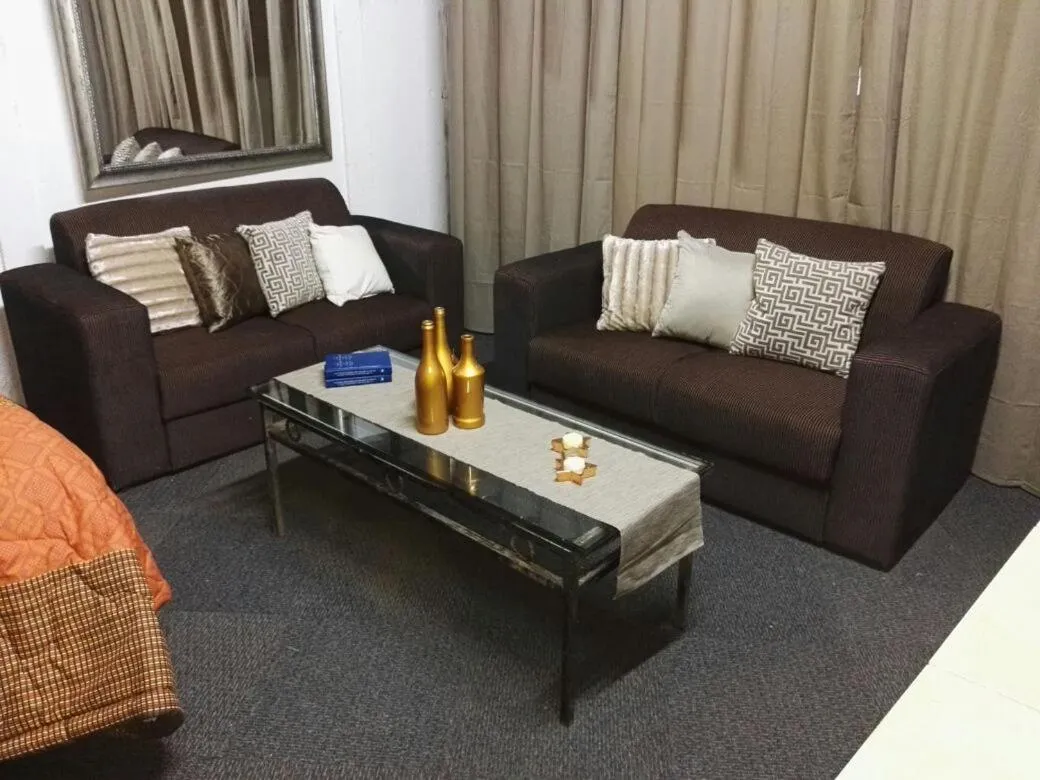 Shower in Heatherdale Guesthouse & Shuttle Services