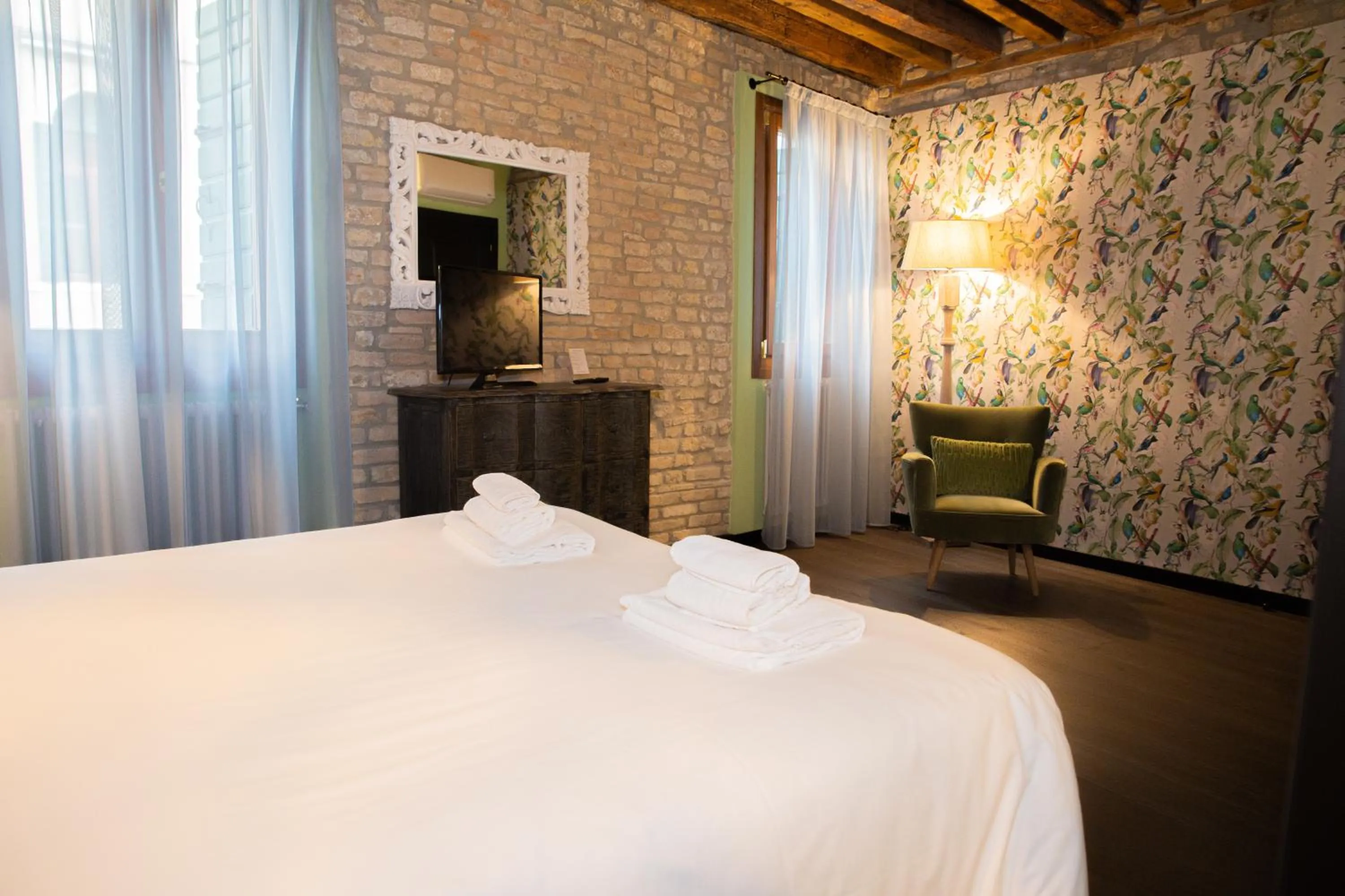 Communal lounge/ TV room, Bed in Rigoletto Charm