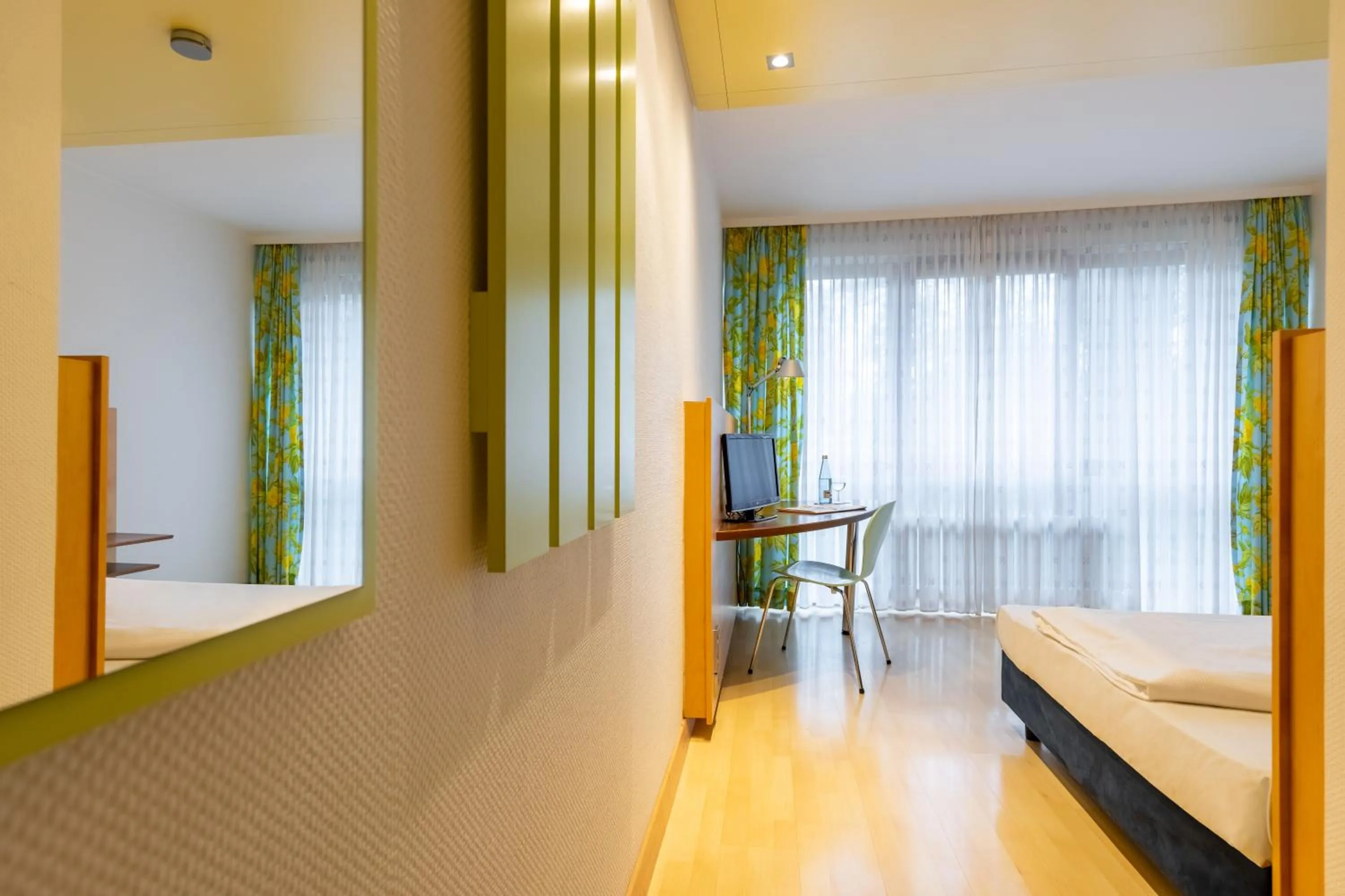 Facility for disabled guests, Bed in Hotel Baden-Baden