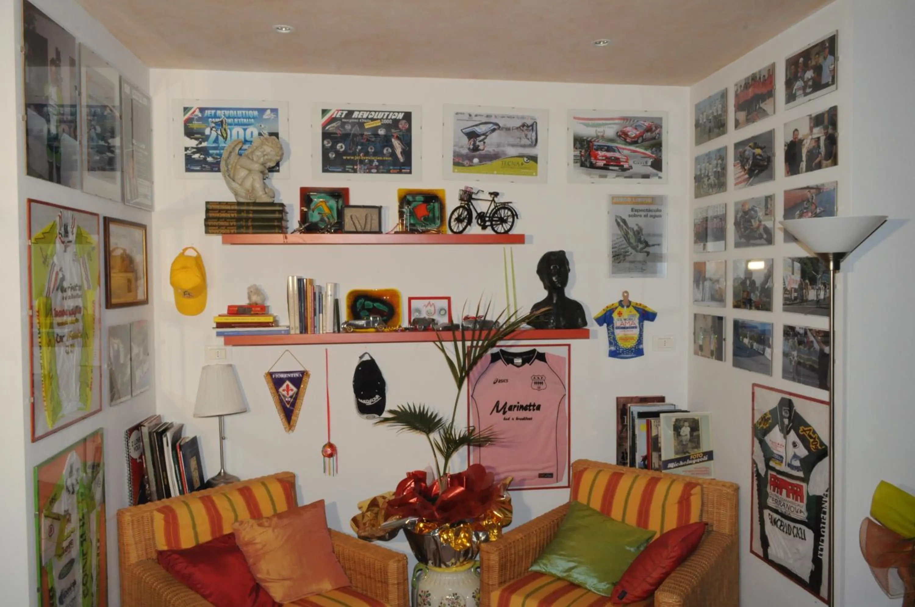 Library in Marinetta Bed & Breakfast