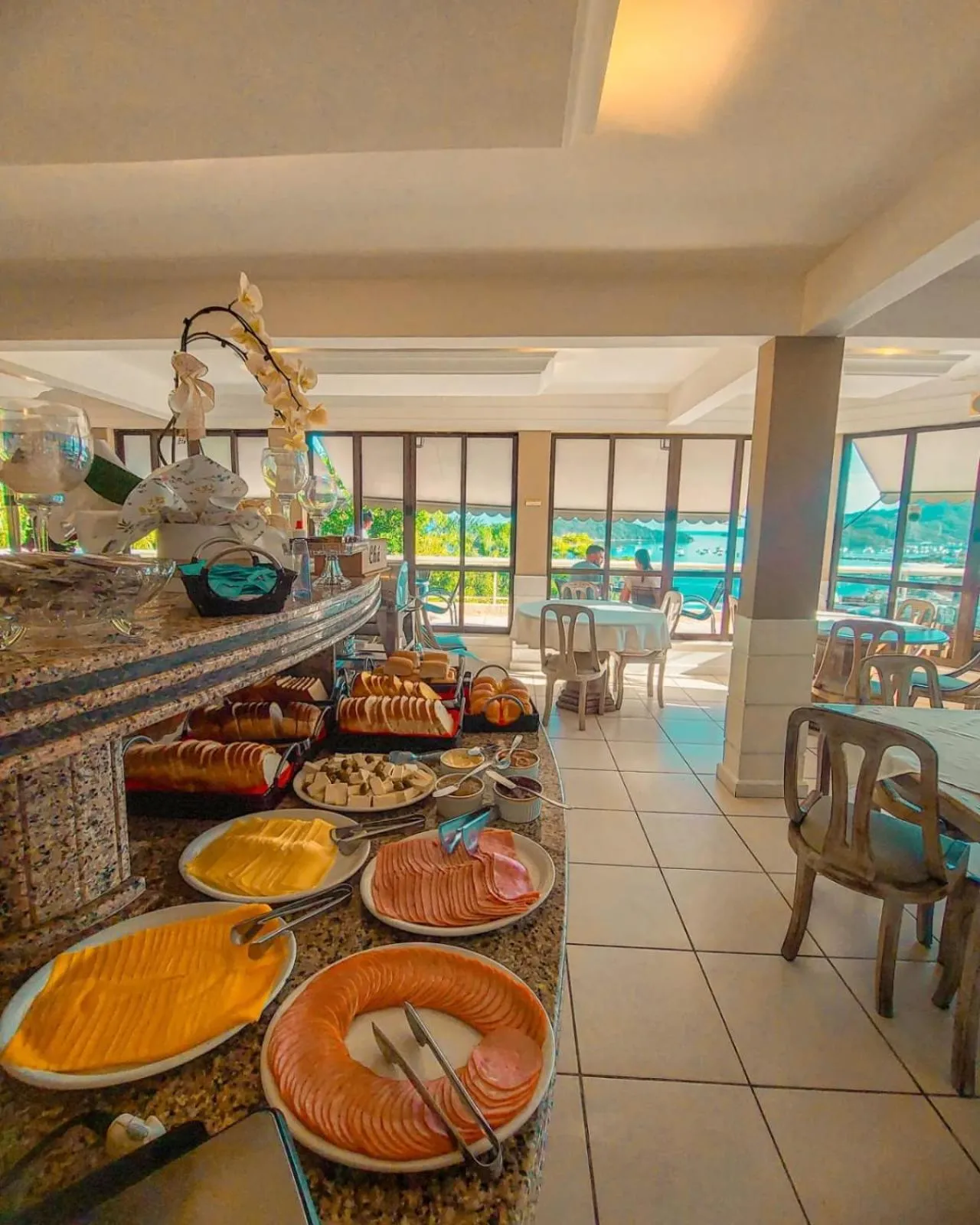 Buffet breakfast in Morro do Sol Hotel & Eventos