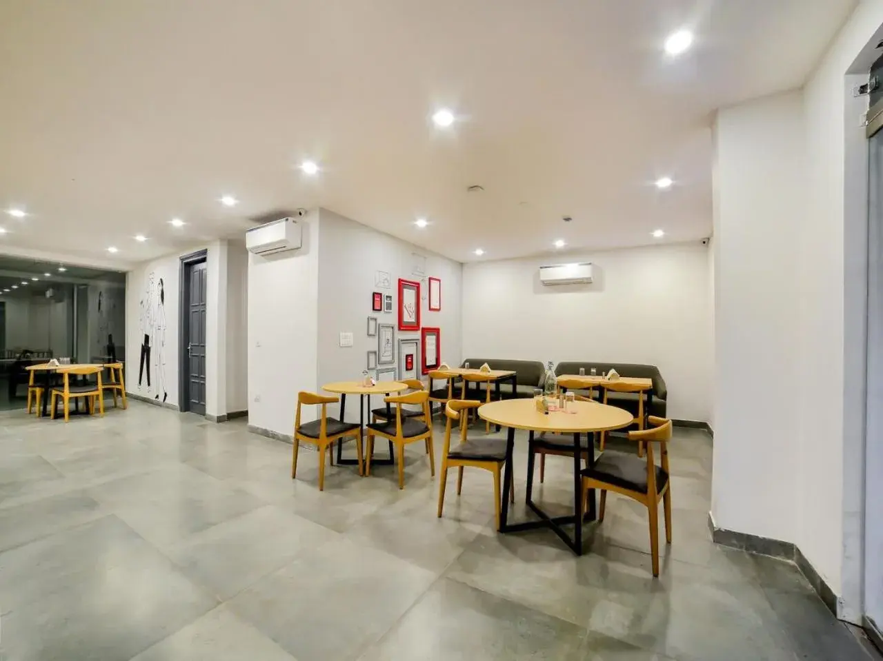 Restaurant/places to eat in Flora Residency Restaurant/places to eat in Flora Residency